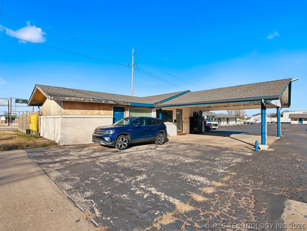 1900 N Broadway Property Photo 5