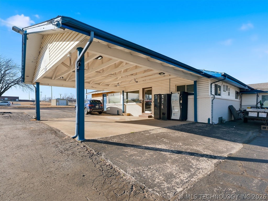 1900 N Broadway Property Photo 6