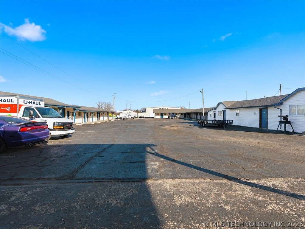 1900 N Broadway Property Photo 9