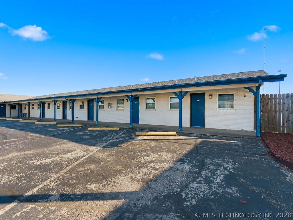 1900 N Broadway Property Photo 11