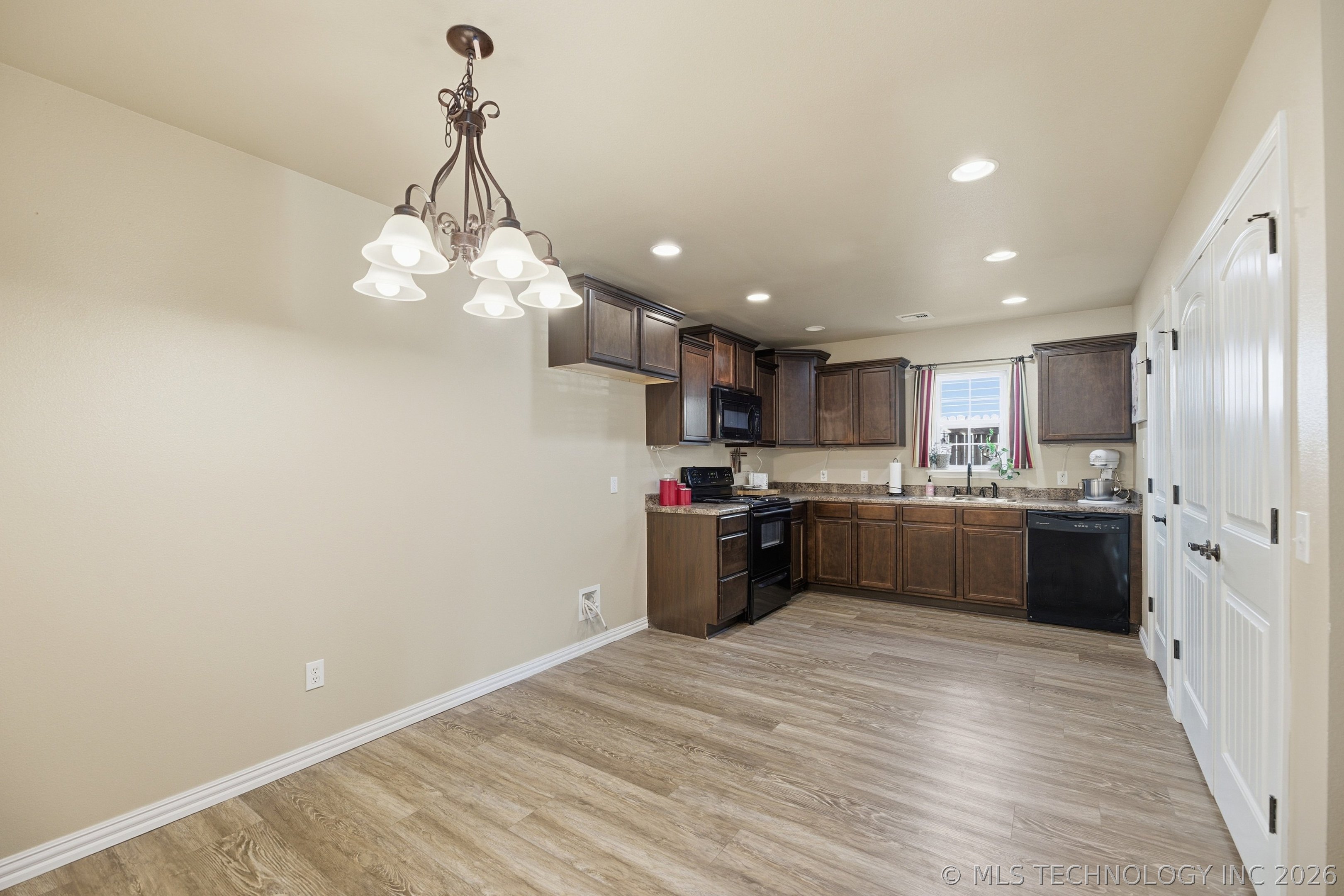 14650 S Toledo Place Property Photo 8