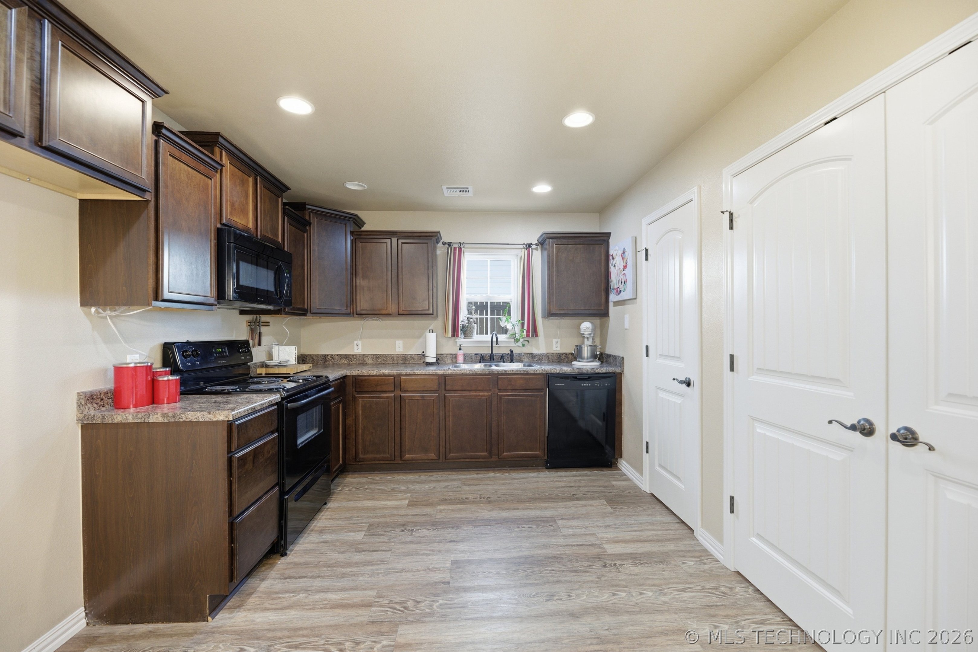 14650 S Toledo Place Property Photo 9