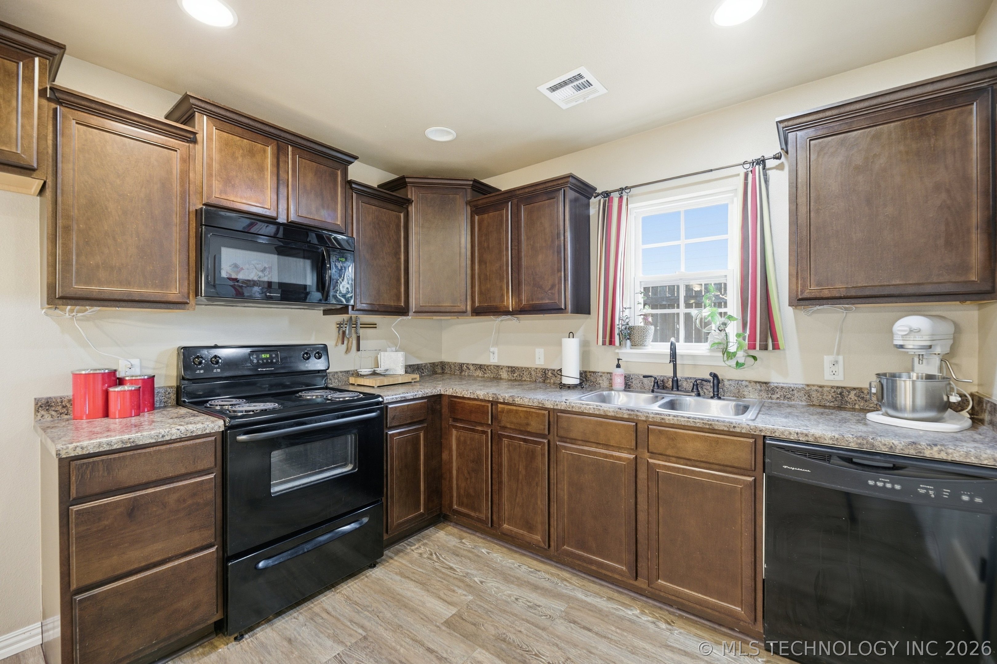 14650 S Toledo Place Property Photo 10