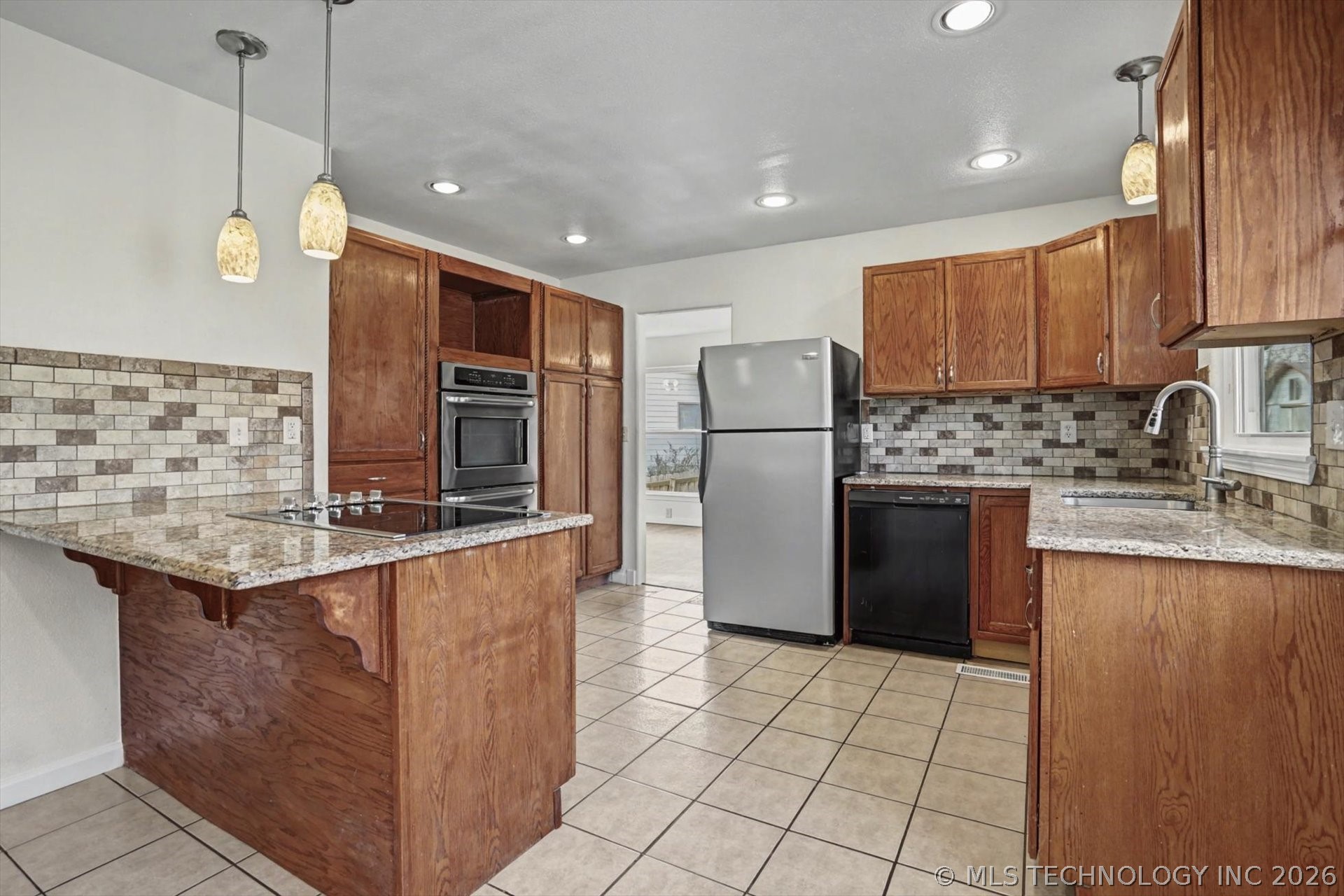 3802 S Allegheny Avenue Property Photo 9