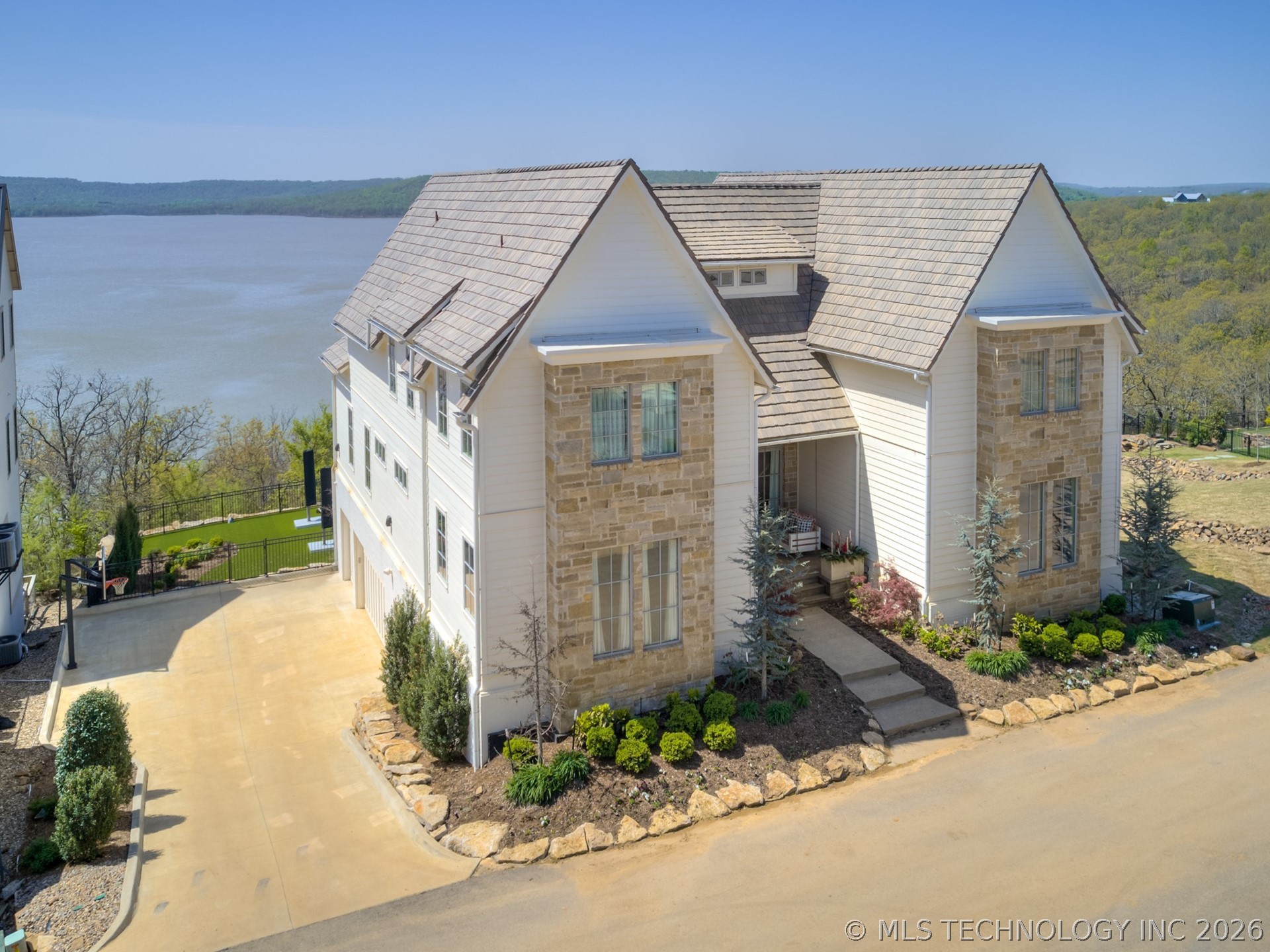 120 Lower Green Way Property Photo 2