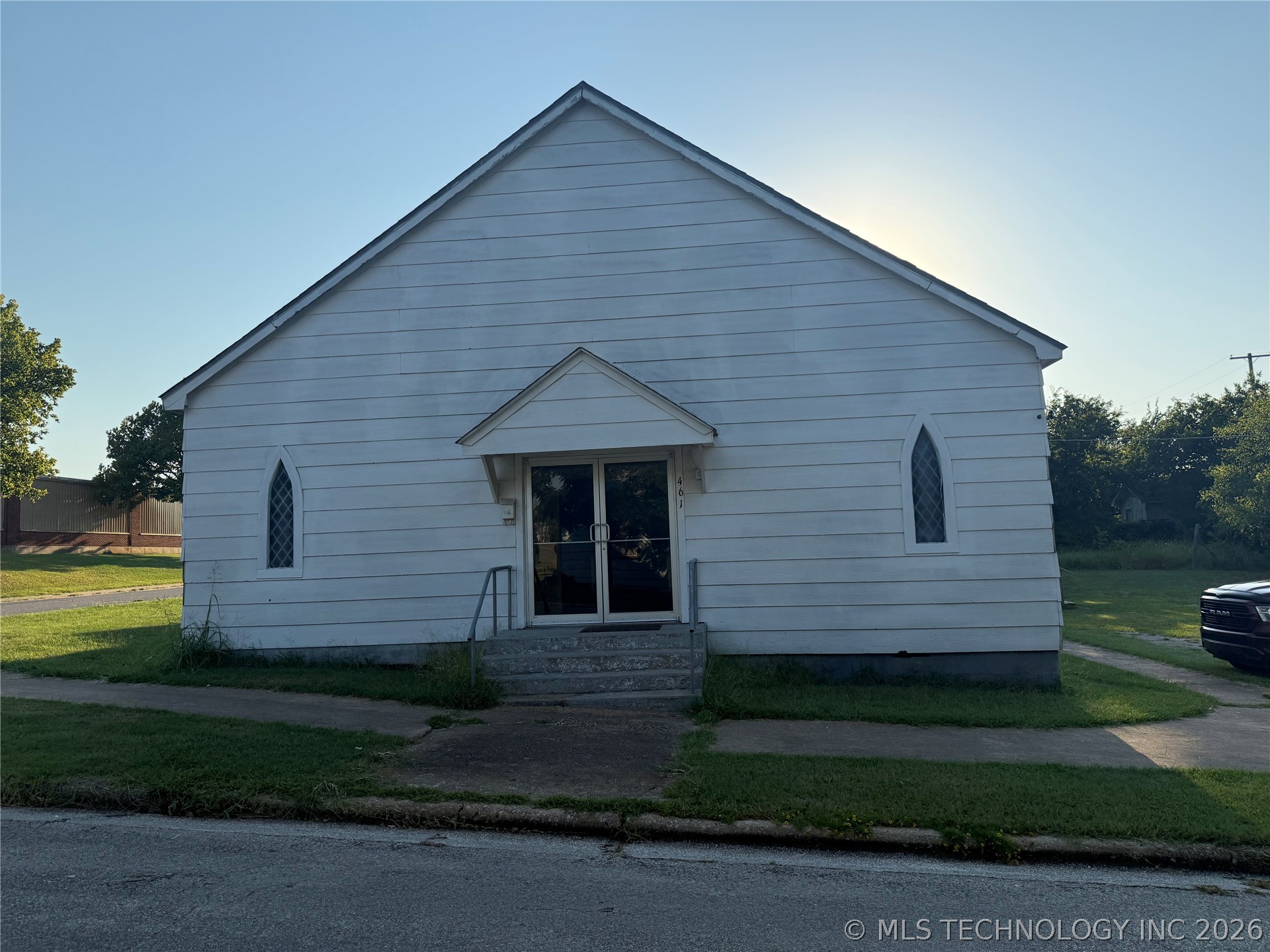 461 6th Property Photo 2