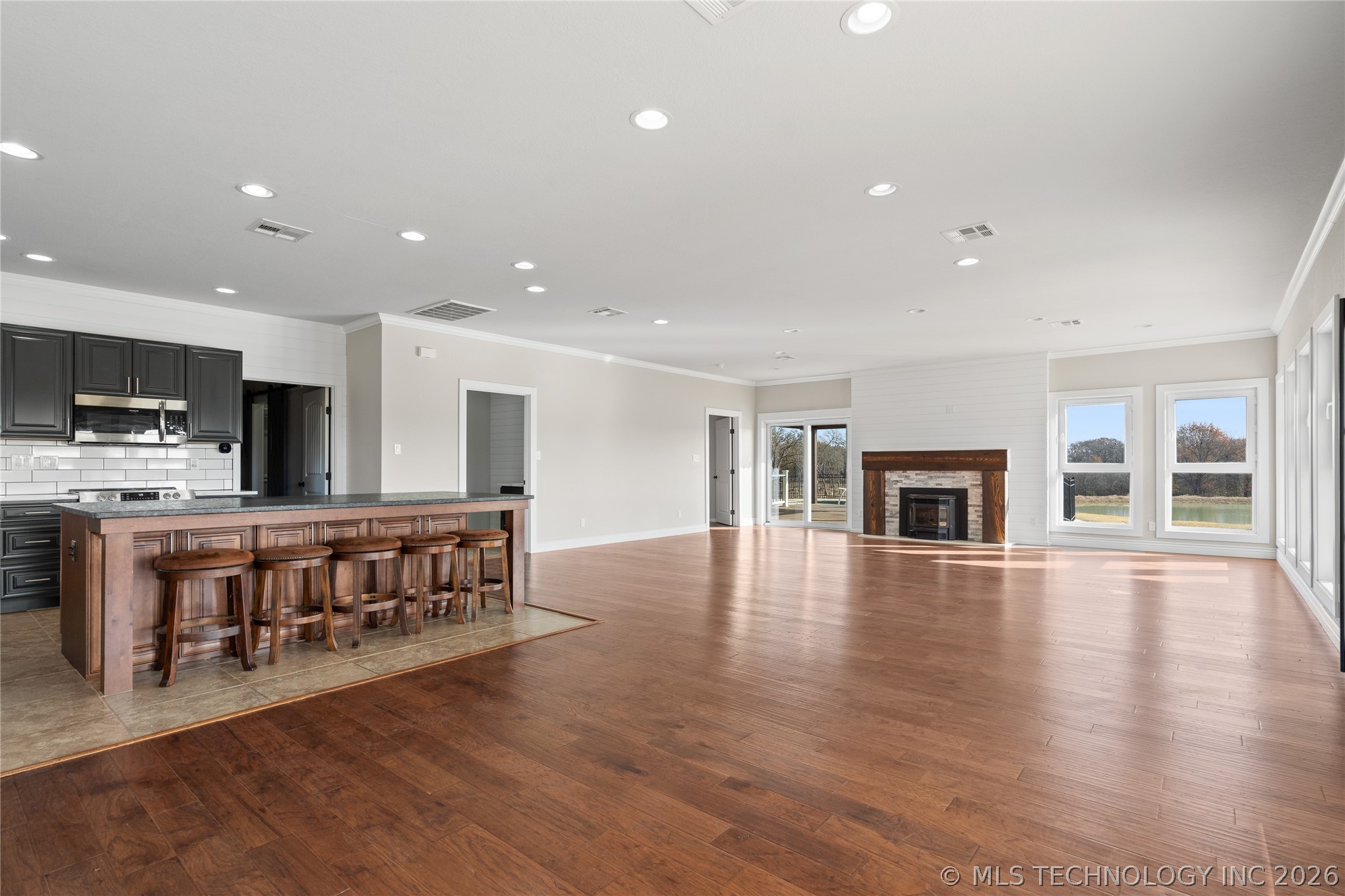 335 Travertine Property Photo 4