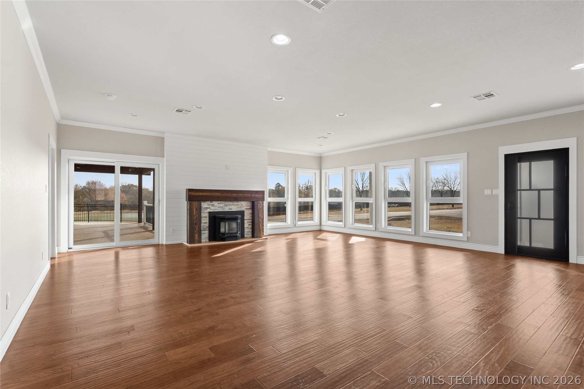 335 Travertine Property Photo 6