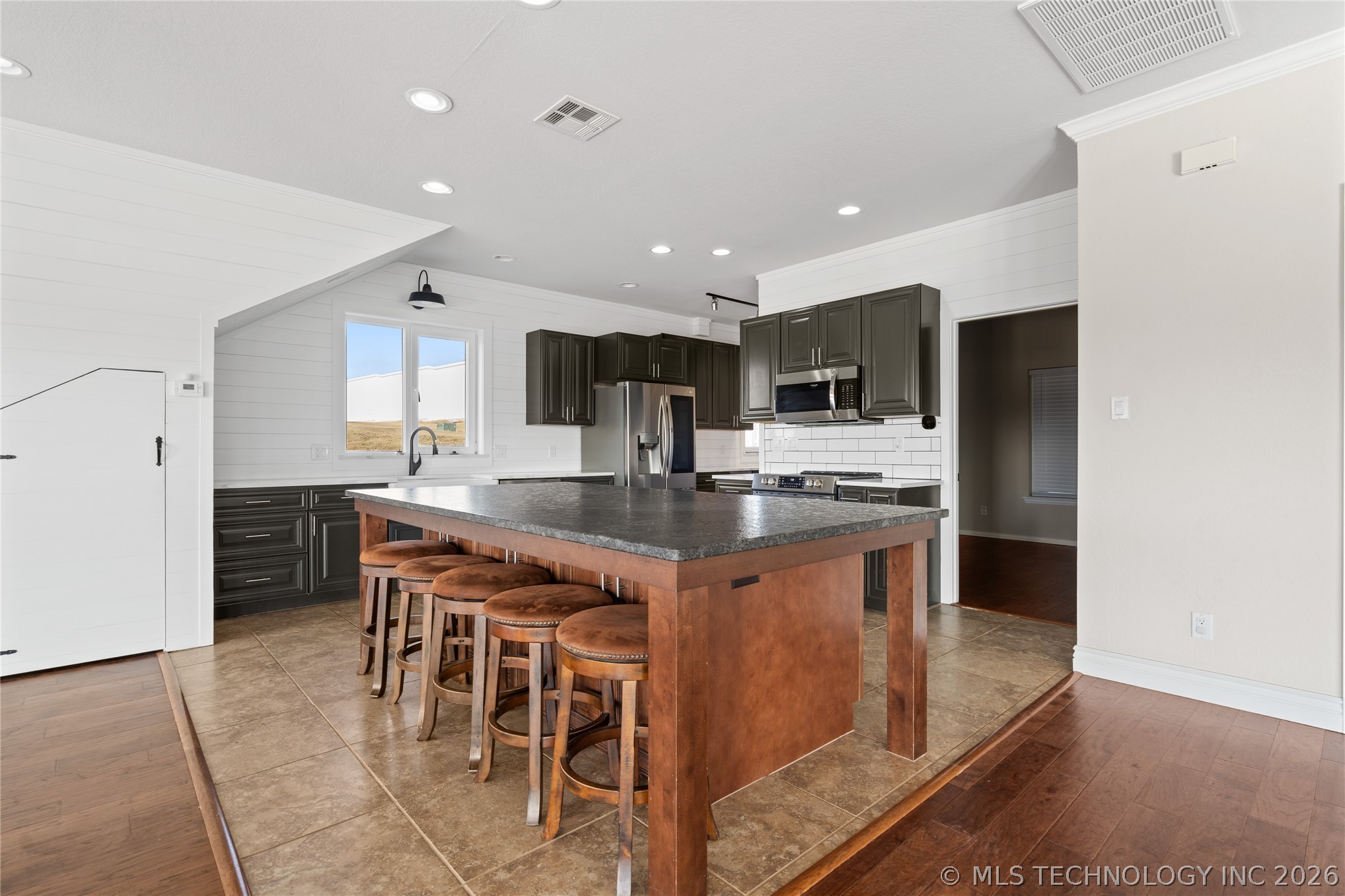 335 Travertine Property Photo 7