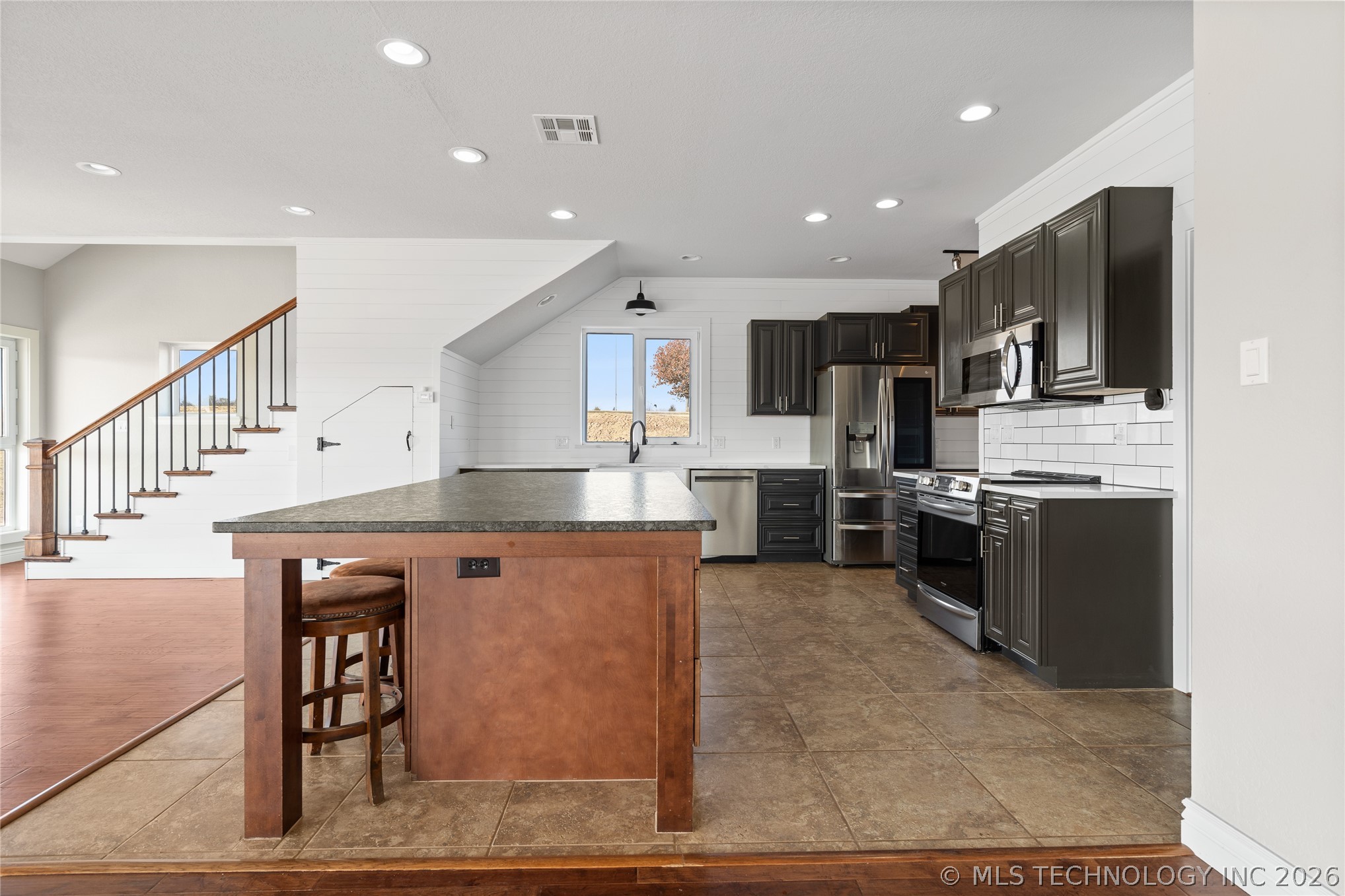 335 Travertine Property Photo 8