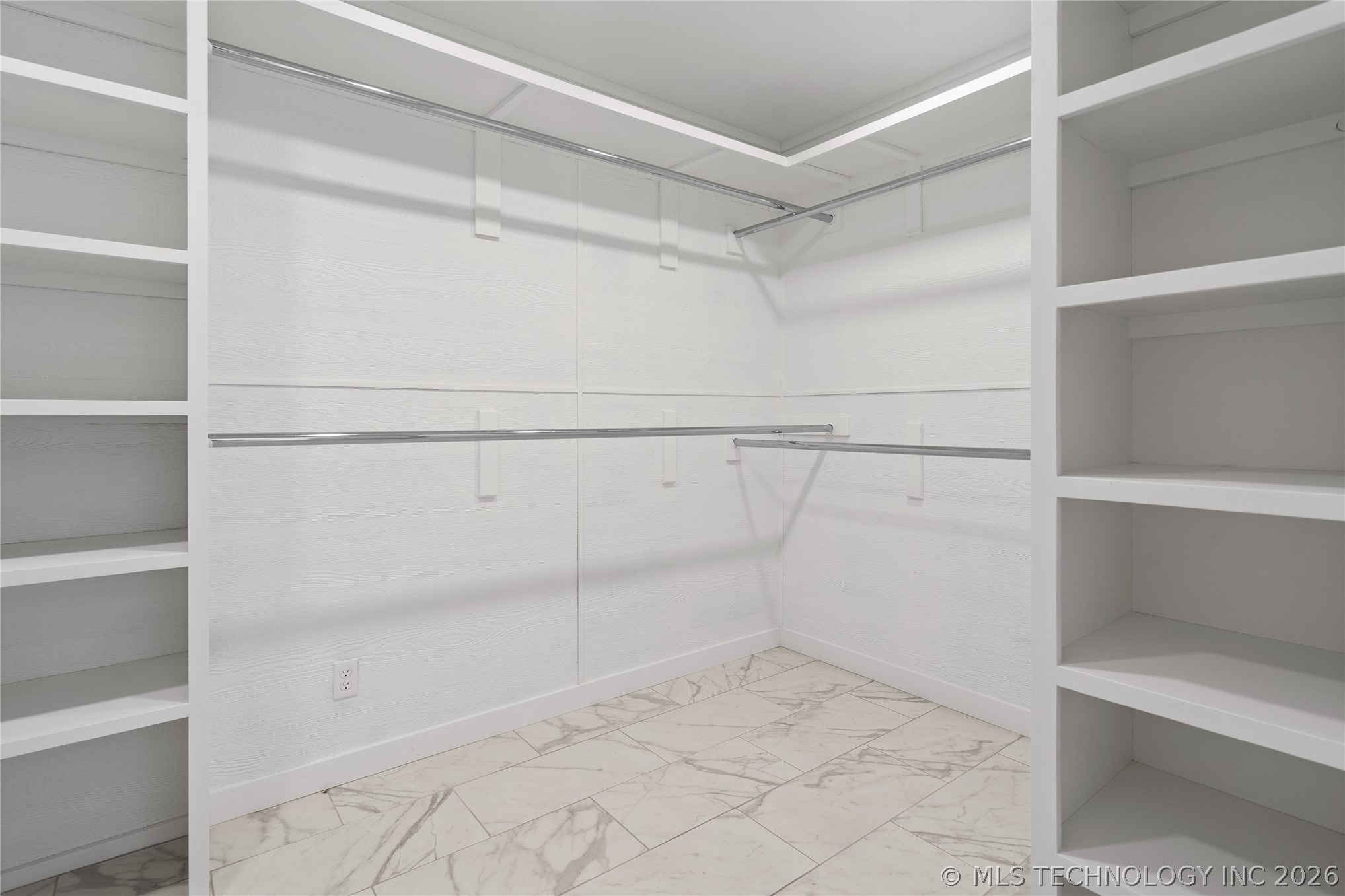 335 Travertine Property Photo 23