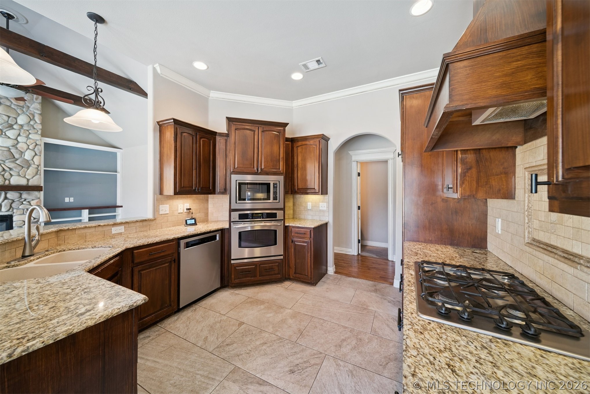 14812 S 53rd East Avenue Property Photo 5