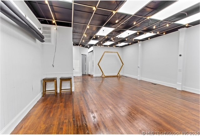 200 E 14th Property Photo 5