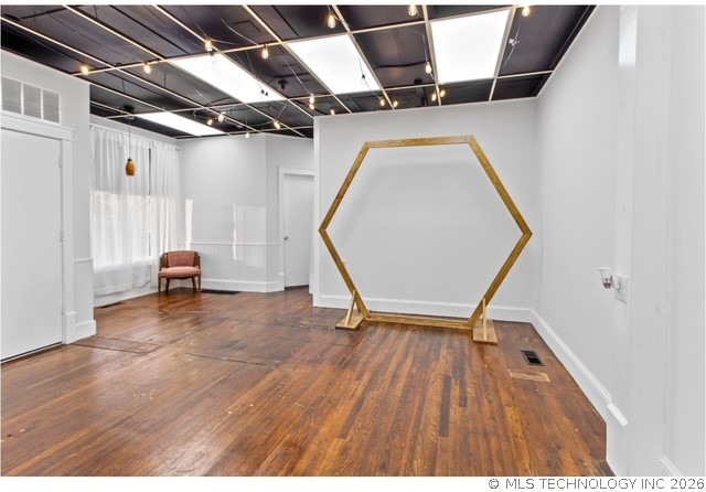 200 E 14th Property Photo 6