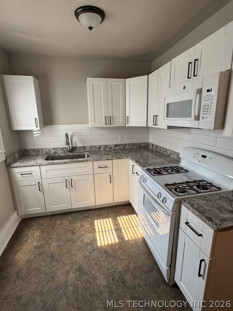 200 E 14th Property Photo 7