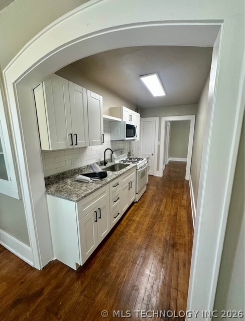 200 E 14th Property Photo 12