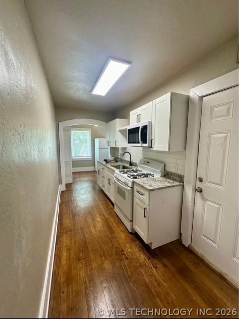 200 E 14th Property Photo 18