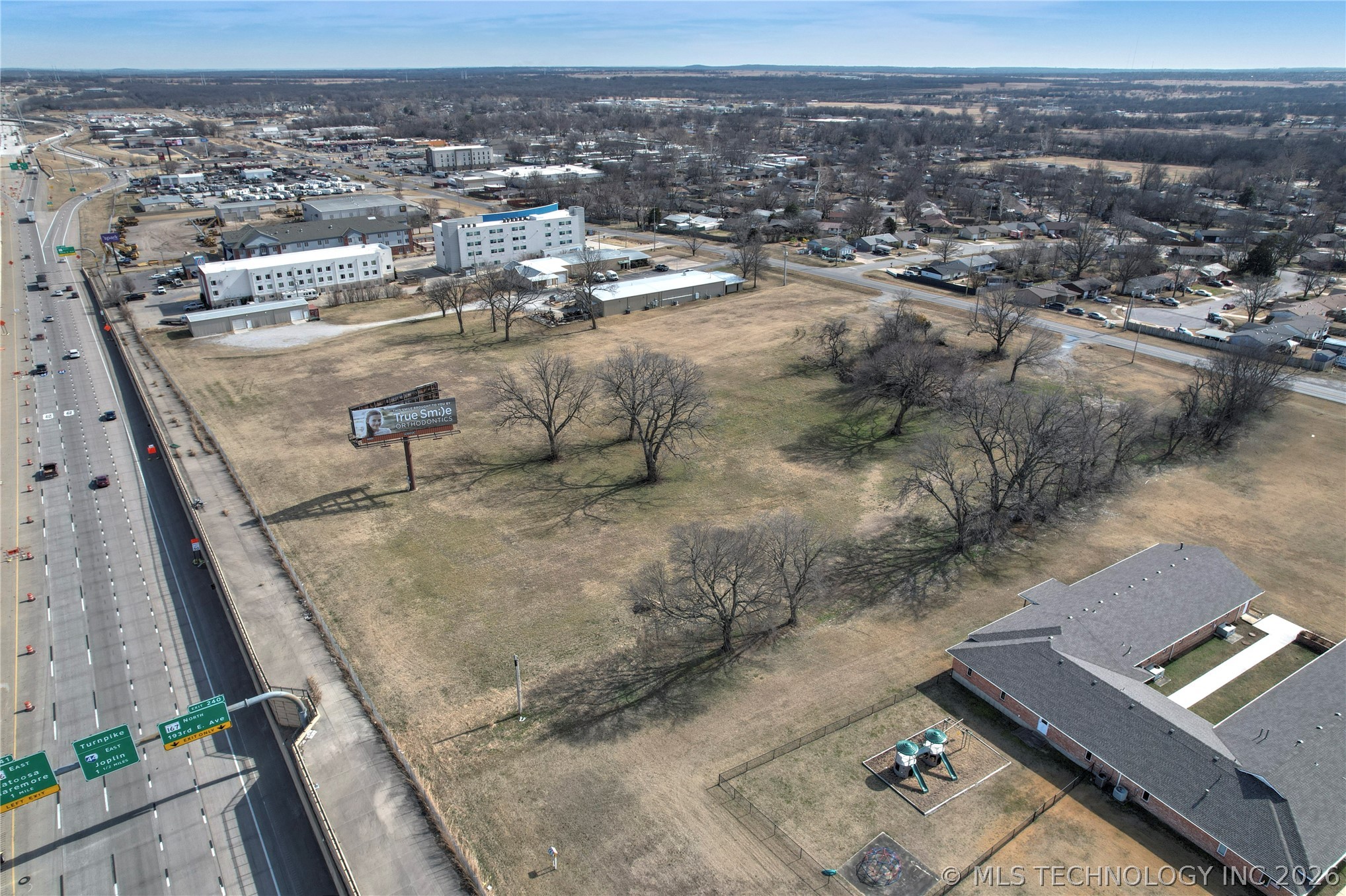 18415 E Admiral Place Property Photo 2