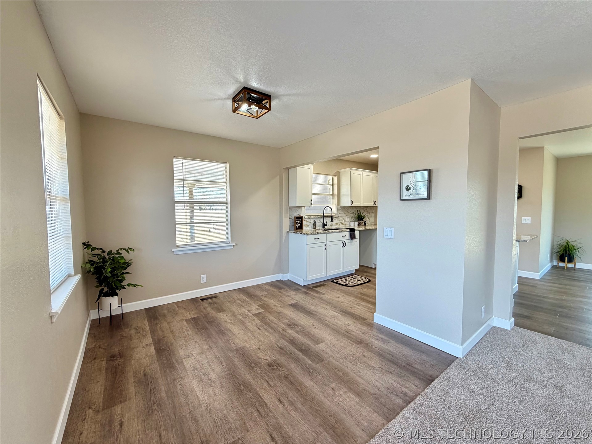 810048 S Main Street Property Photo 12