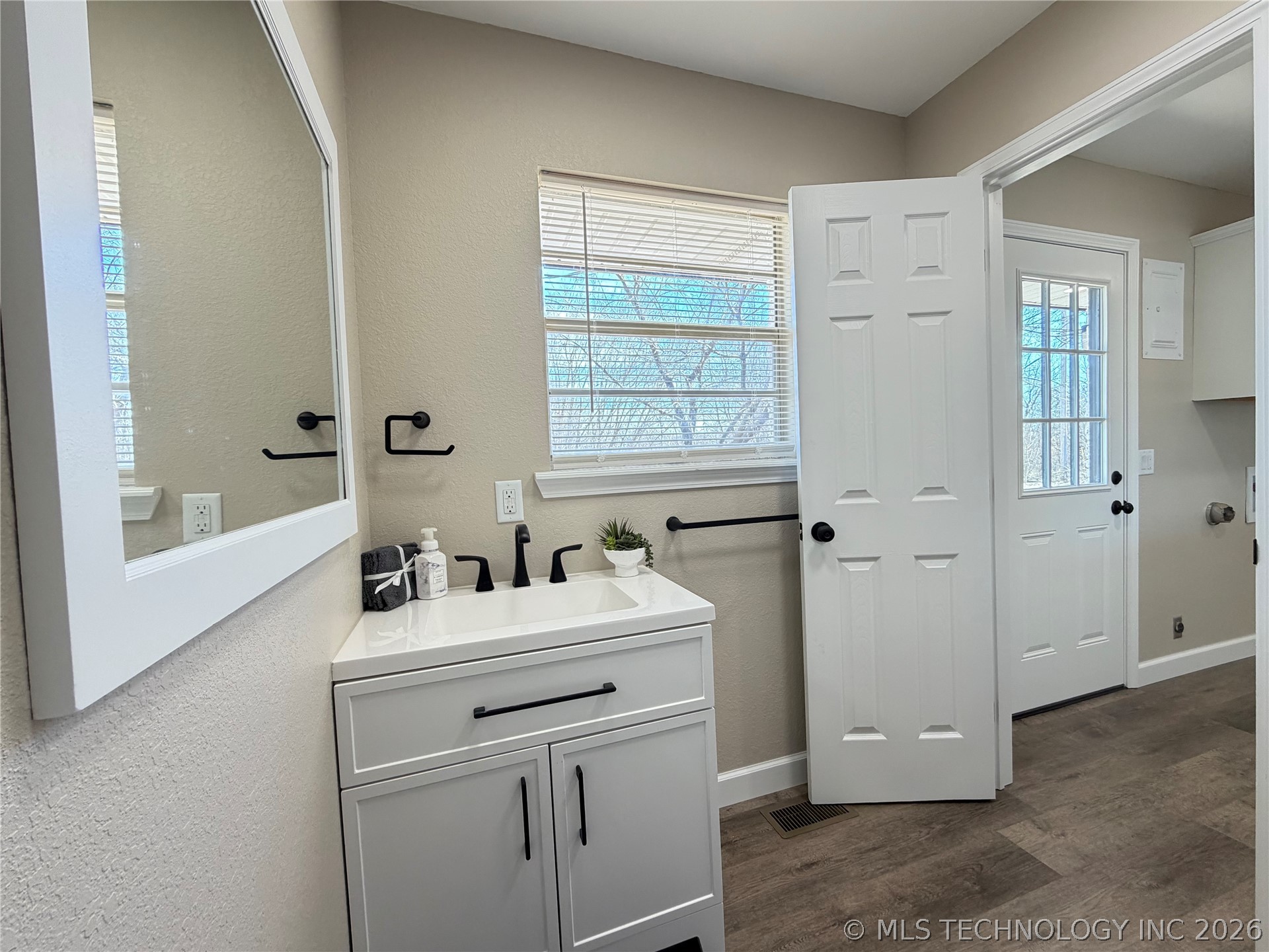 810048 S Main Street Property Photo 41