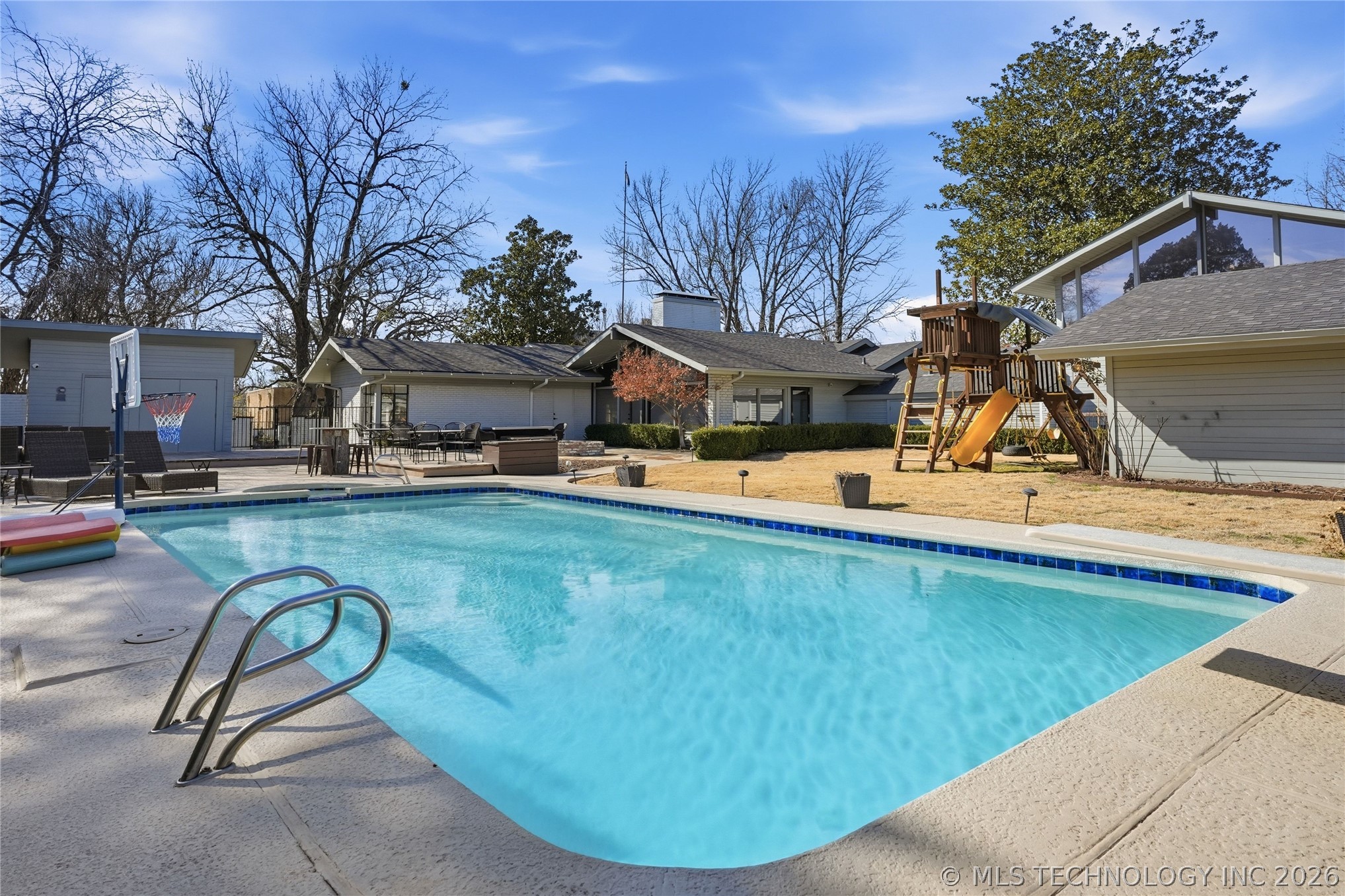 4123 S Victor Court Property Photo 4