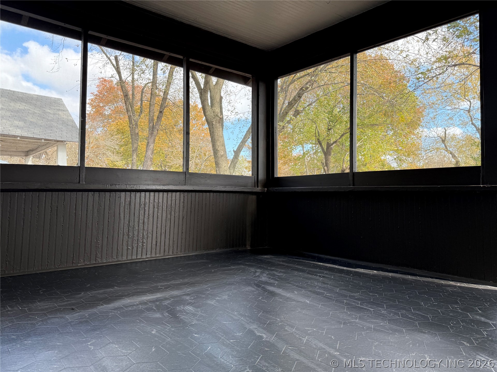 405 N Smith Street Property Photo 4