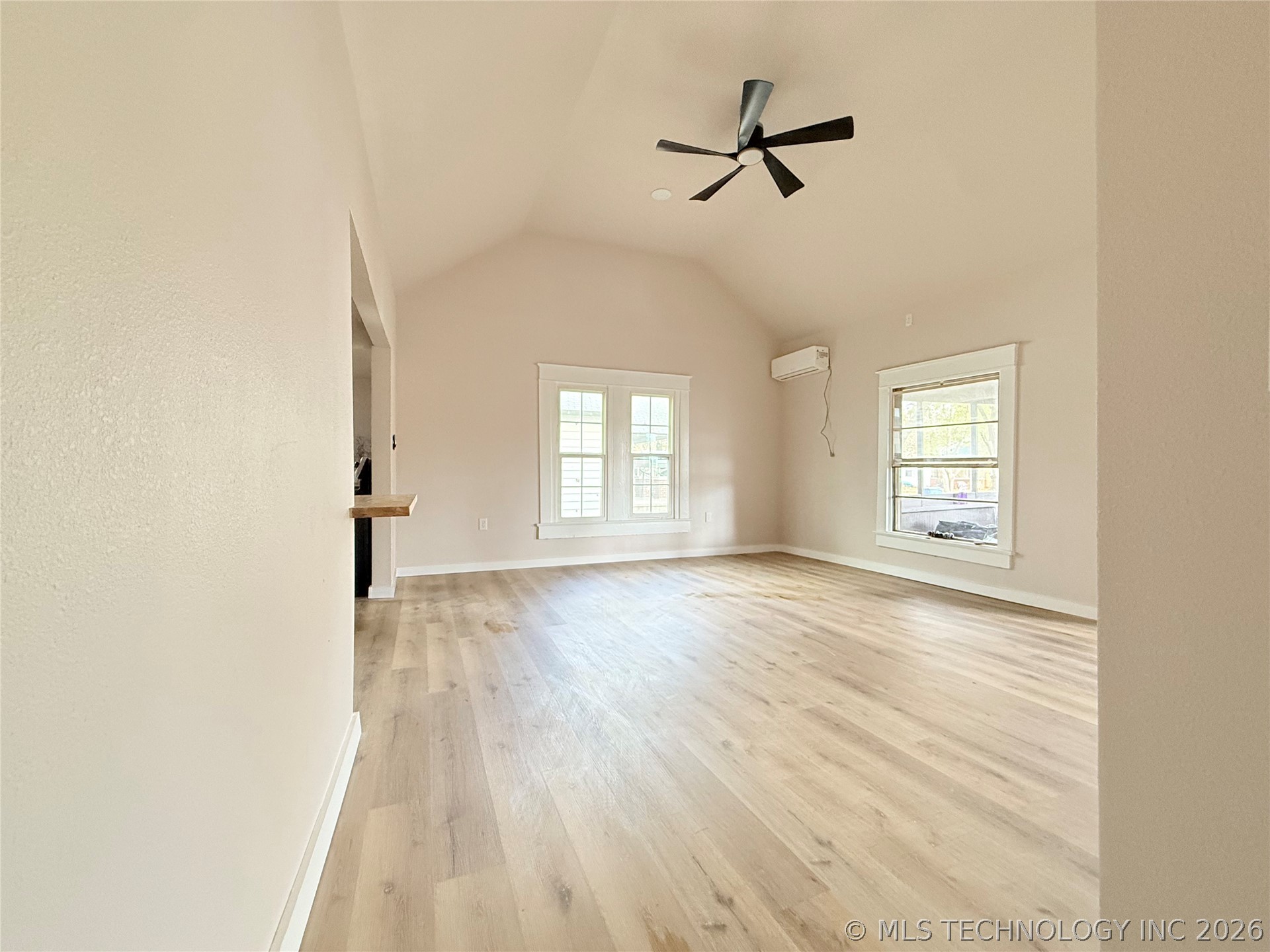 405 N Smith Street Property Photo 5