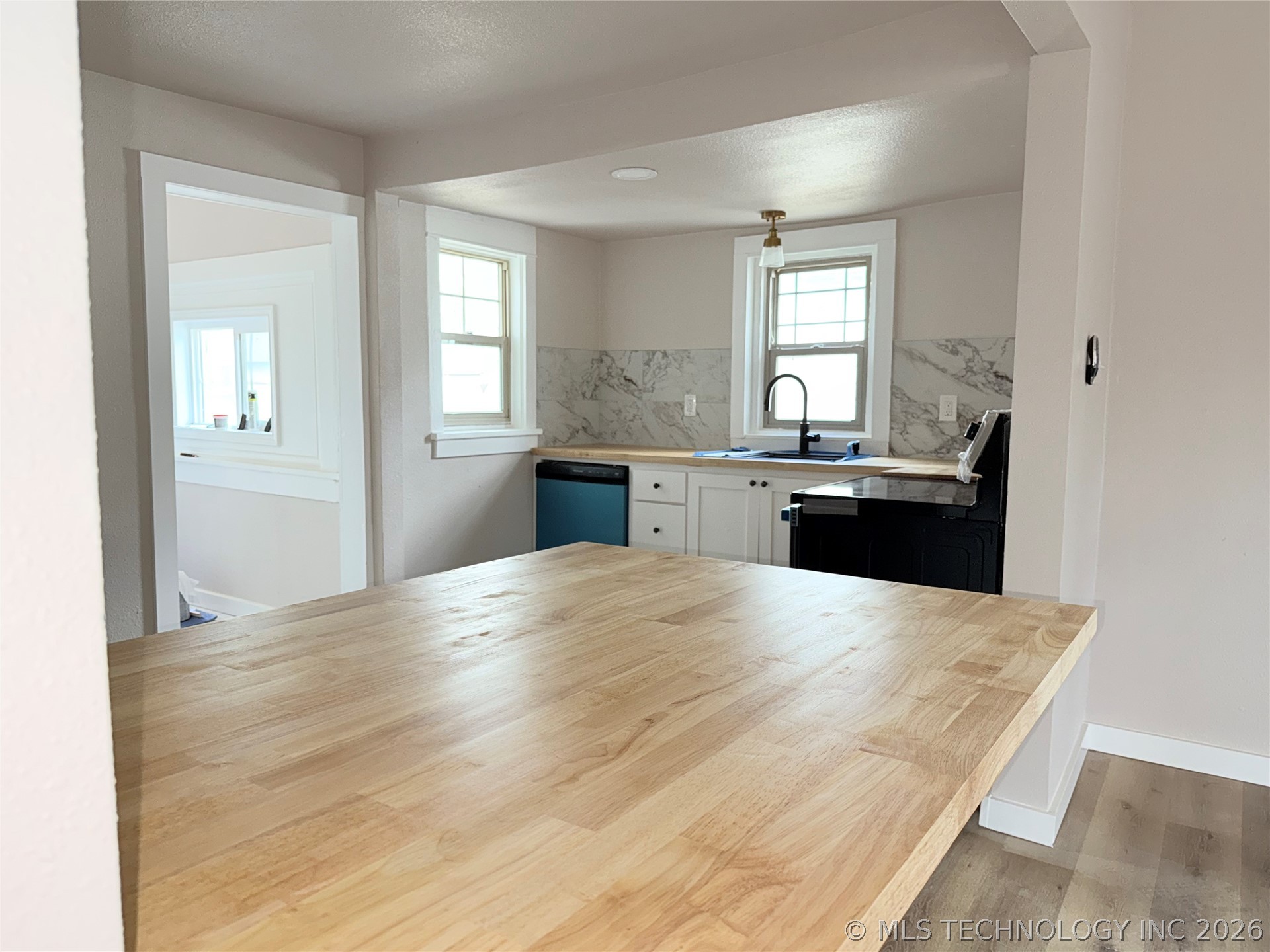 405 N Smith Street Property Photo 7