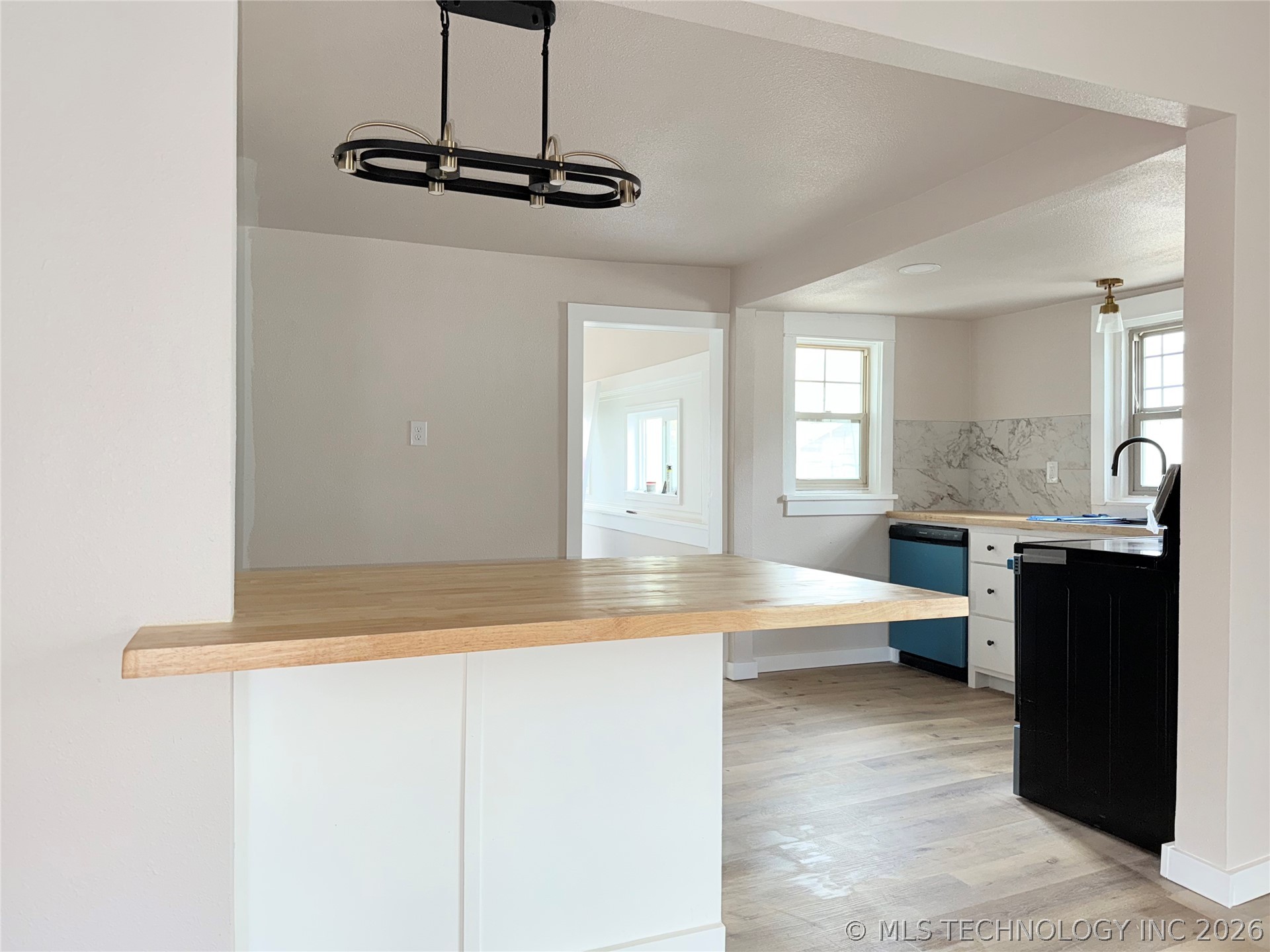 405 N Smith Street Property Photo 8