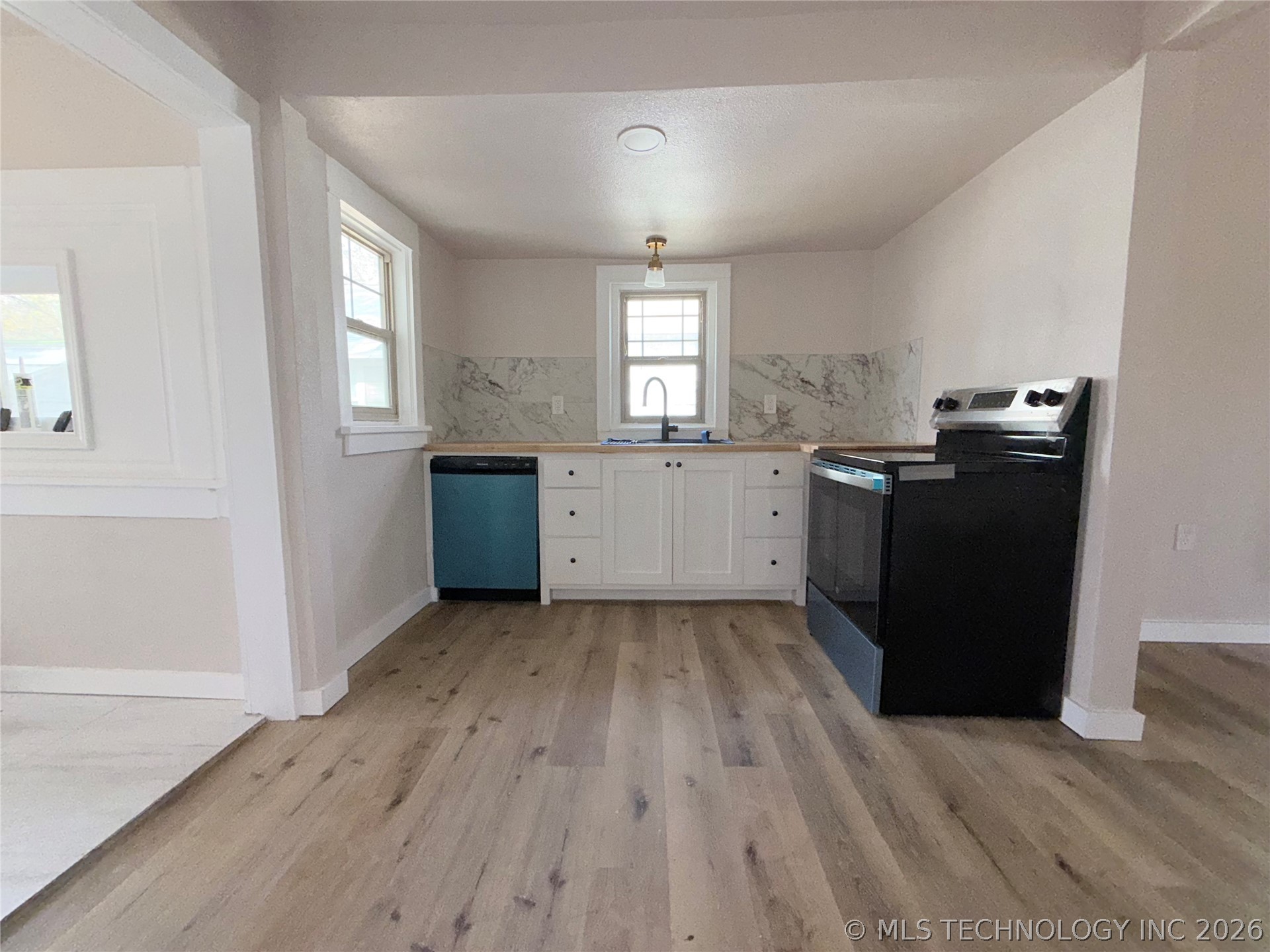 405 N Smith Street Property Photo 9