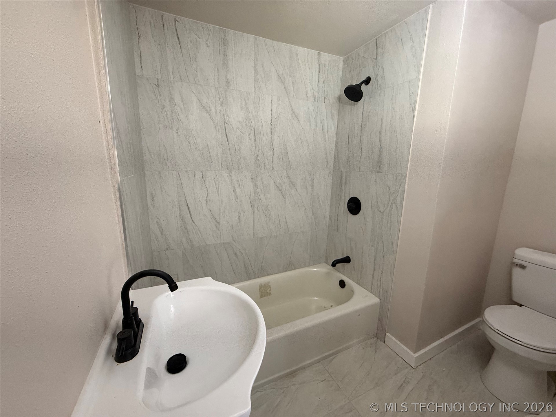 405 N Smith Street Property Photo 10