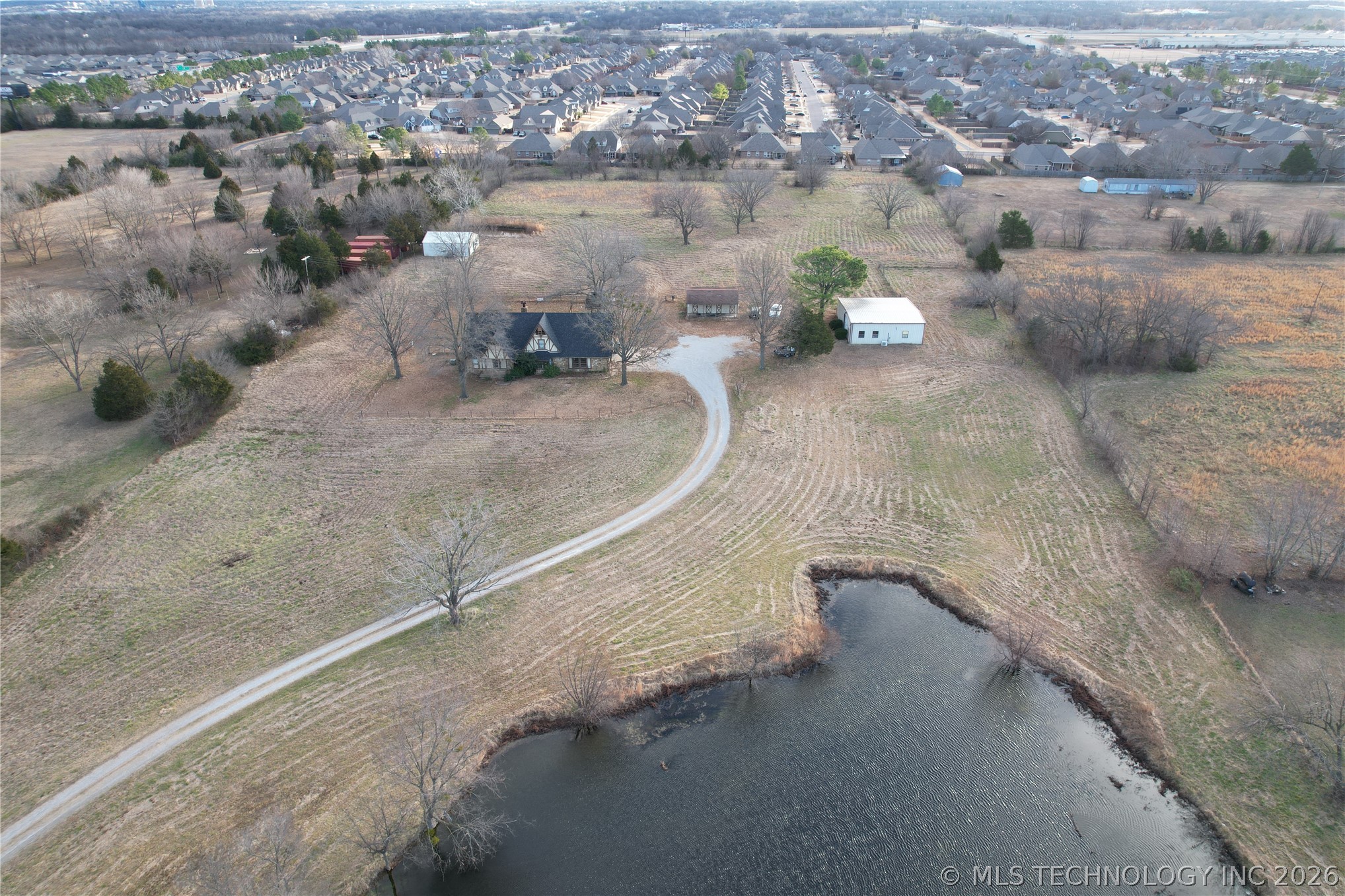 10917 W 33rd Avenue W Property Photo 4
