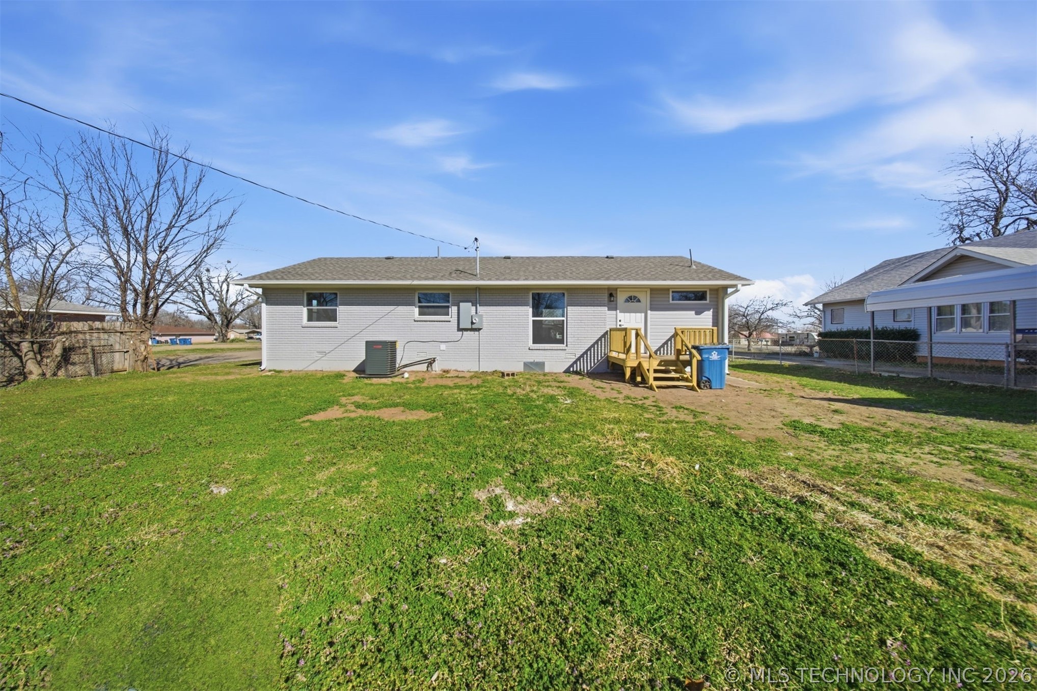 1501 E Moses Street Property Photo 4