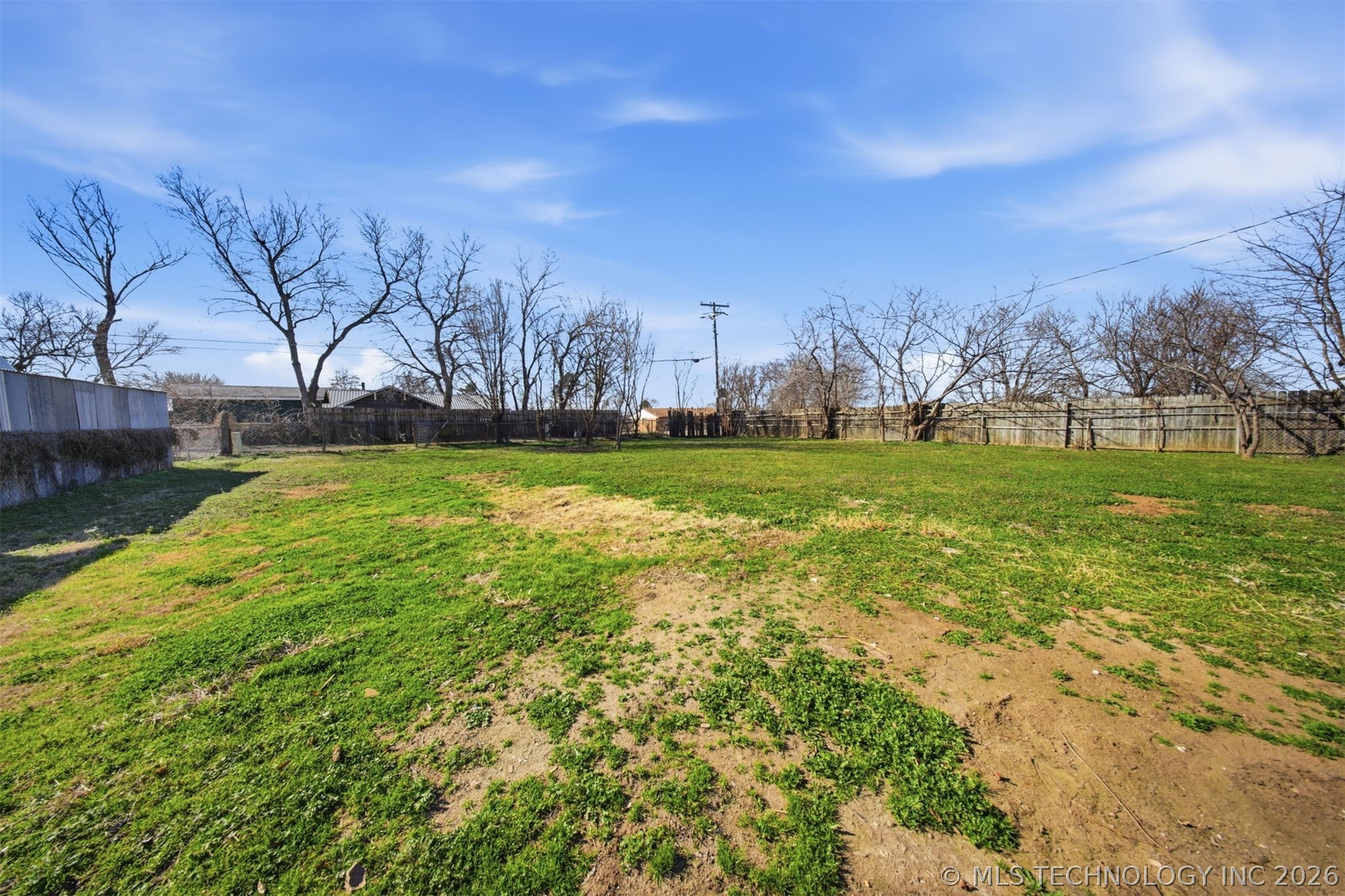 1501 E Moses Street Property Photo 5