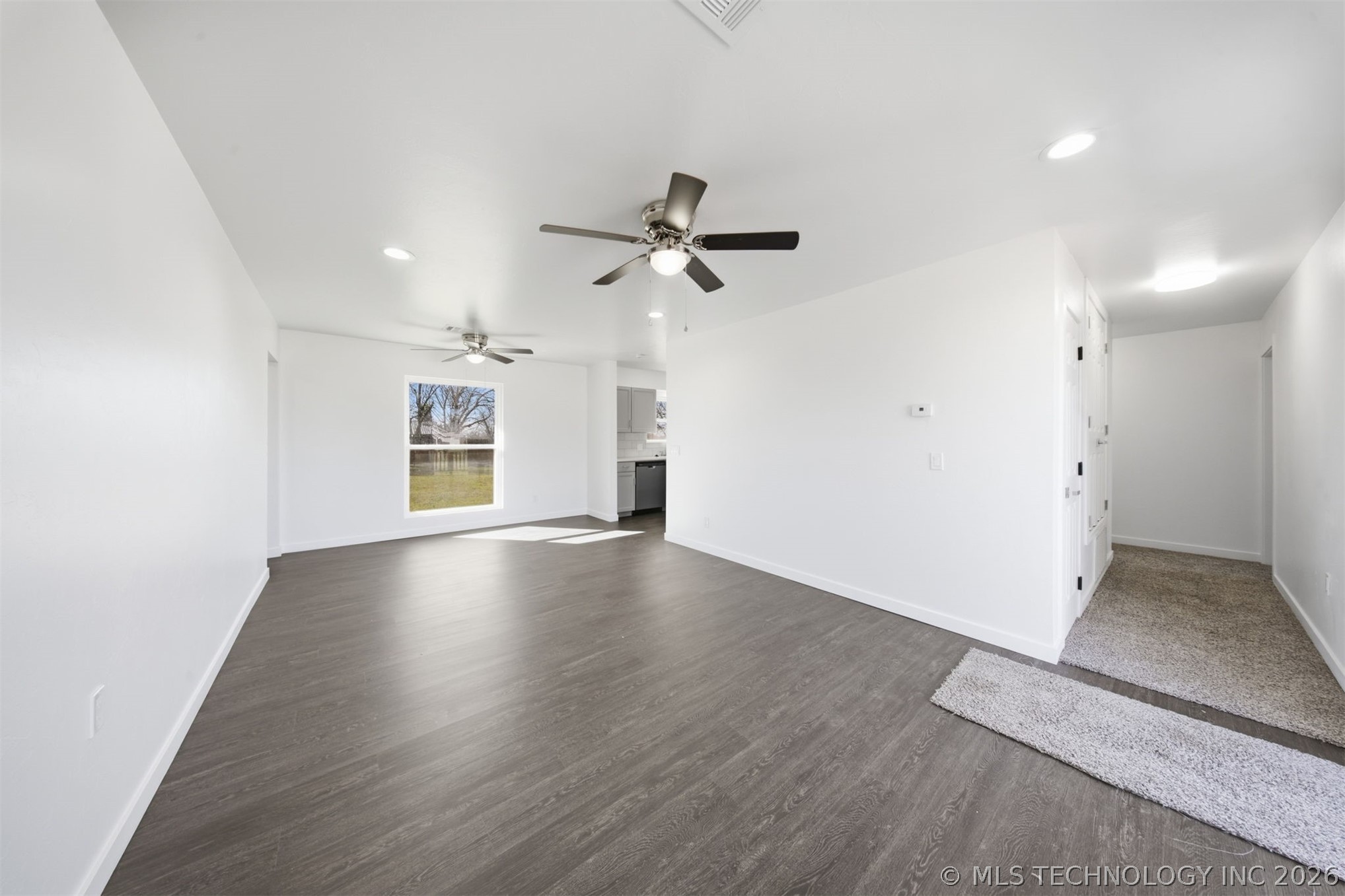 1501 E Moses Street Property Photo 6