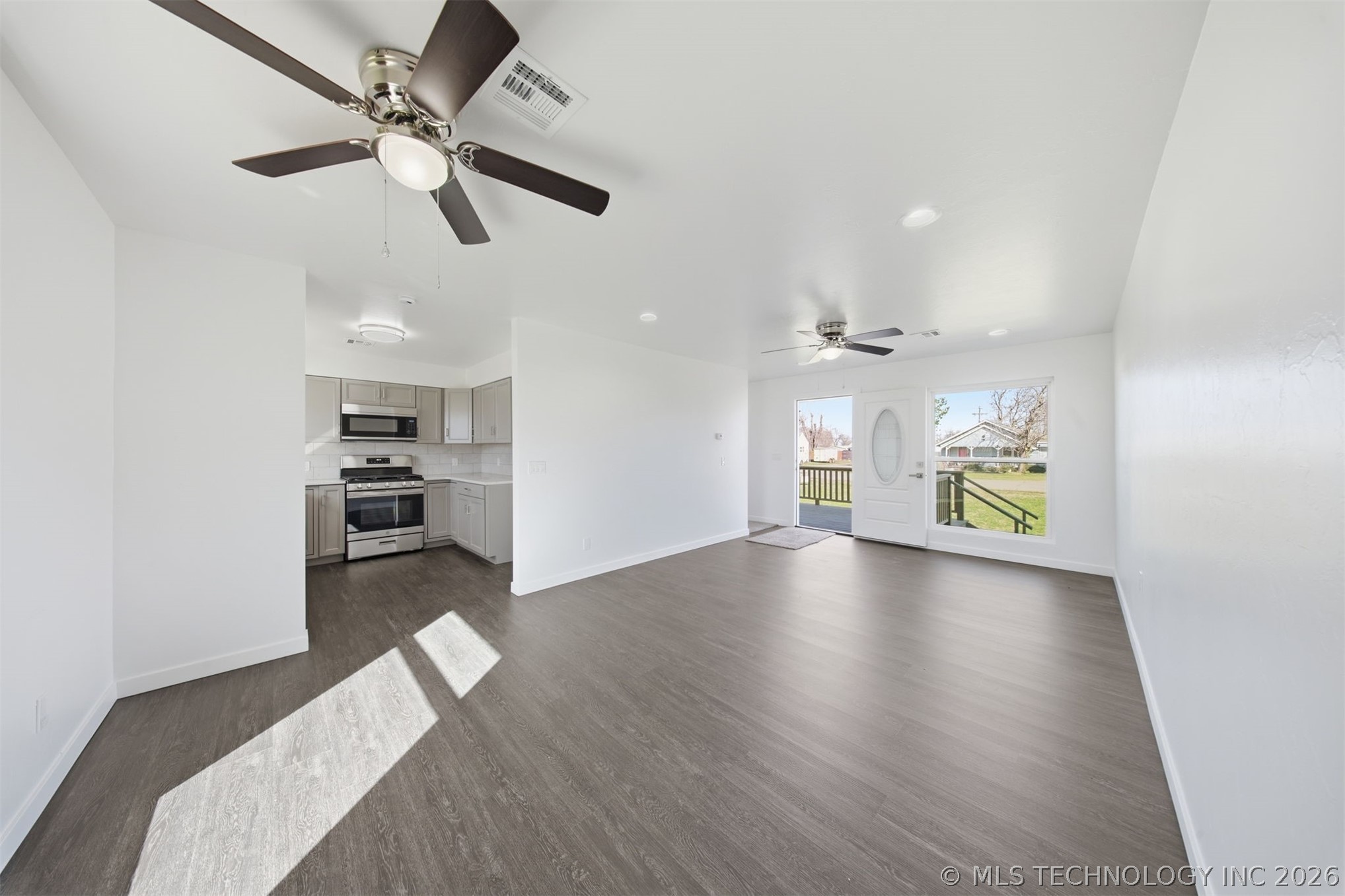 1501 E Moses Street Property Photo 7