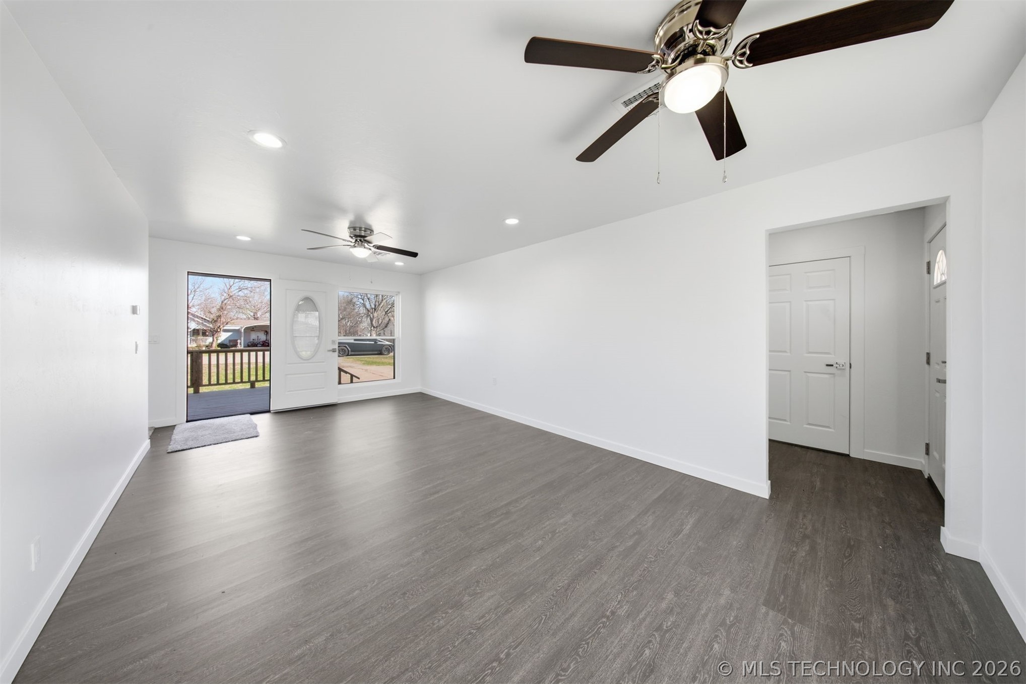 1501 E Moses Street Property Photo 8