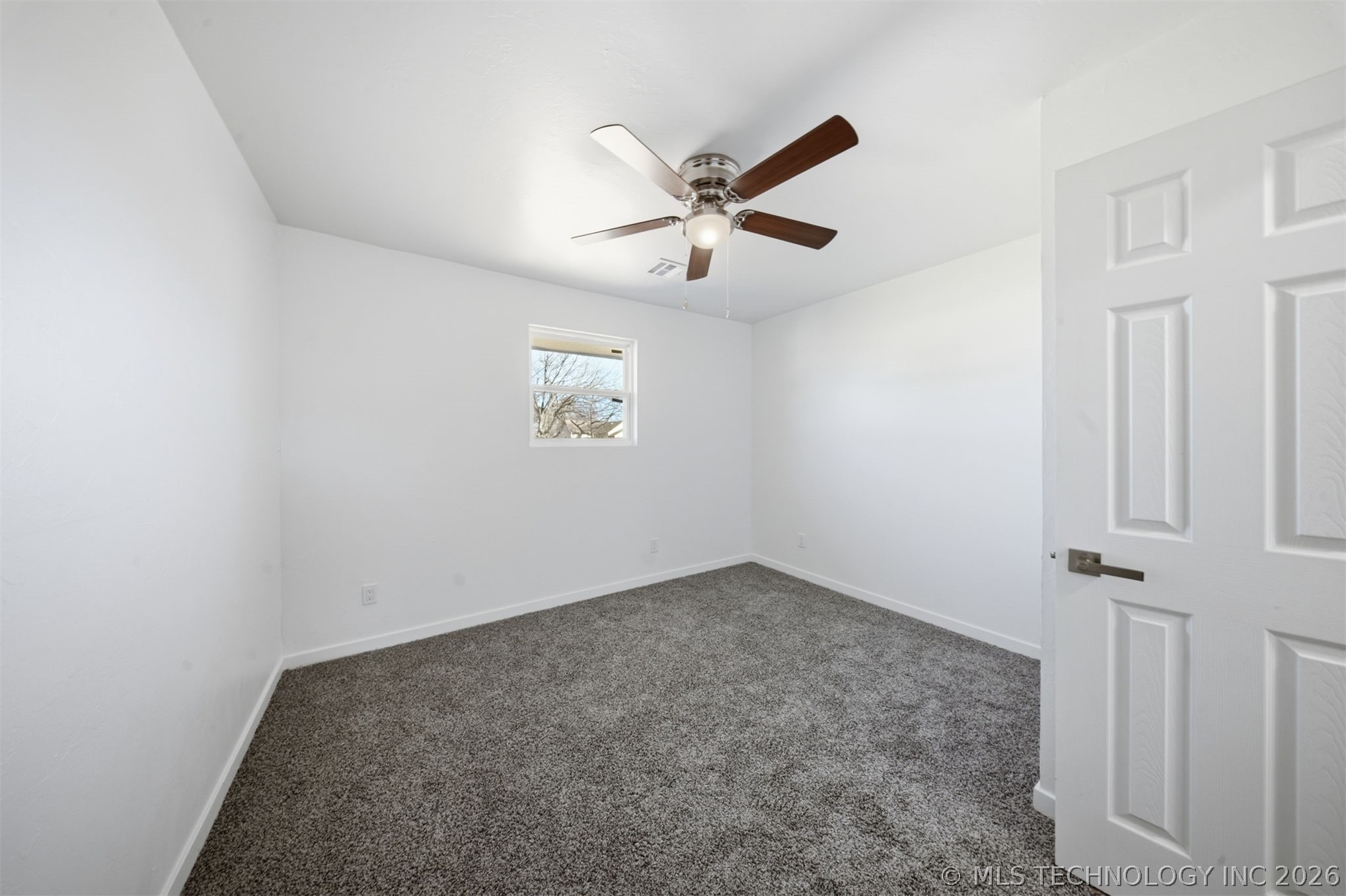 1501 E Moses Street Property Photo 12