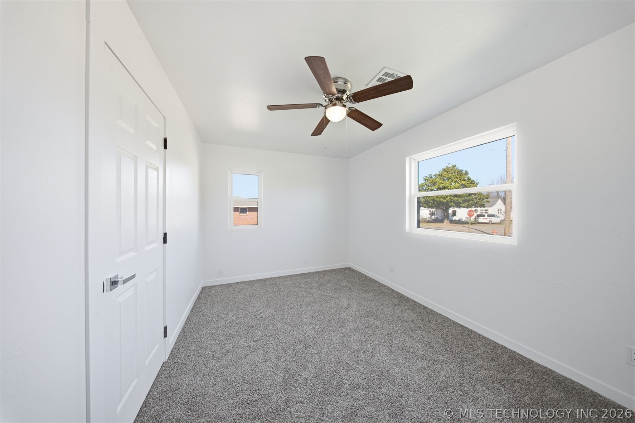 1501 E Moses Street Property Photo 16