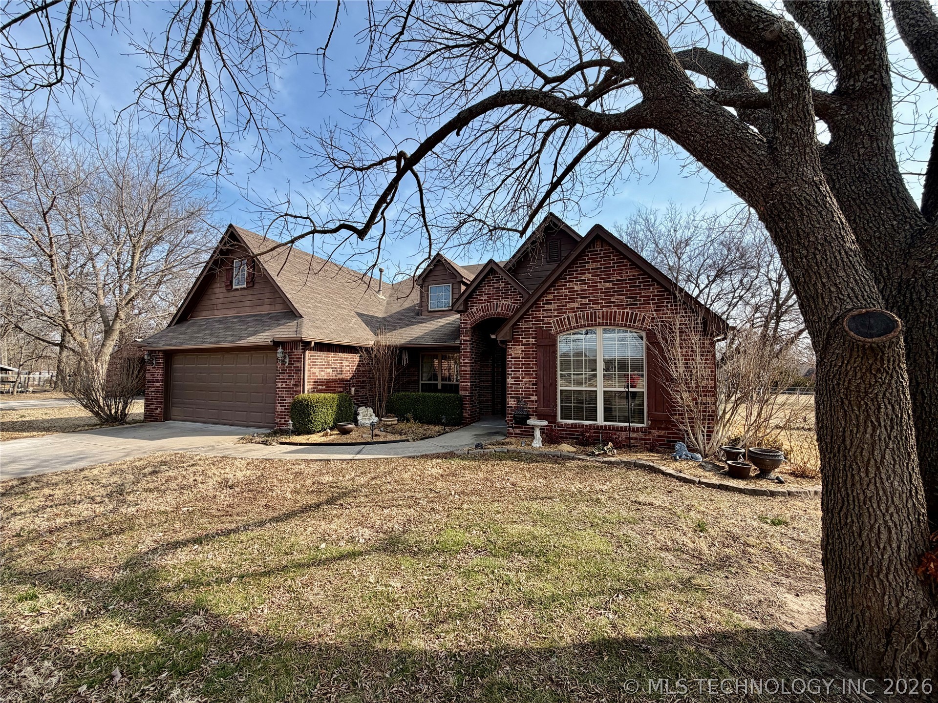 2103 S 1st Place Property Photo 1