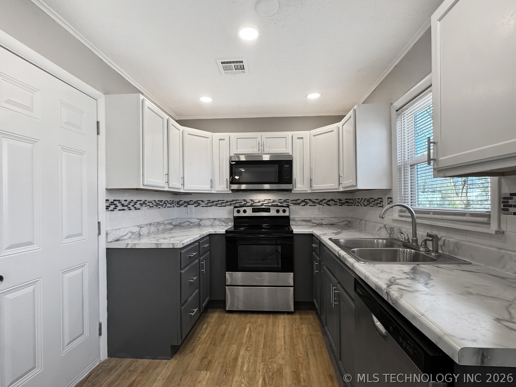 4107 N Frankfort Avenue Property Photo 8