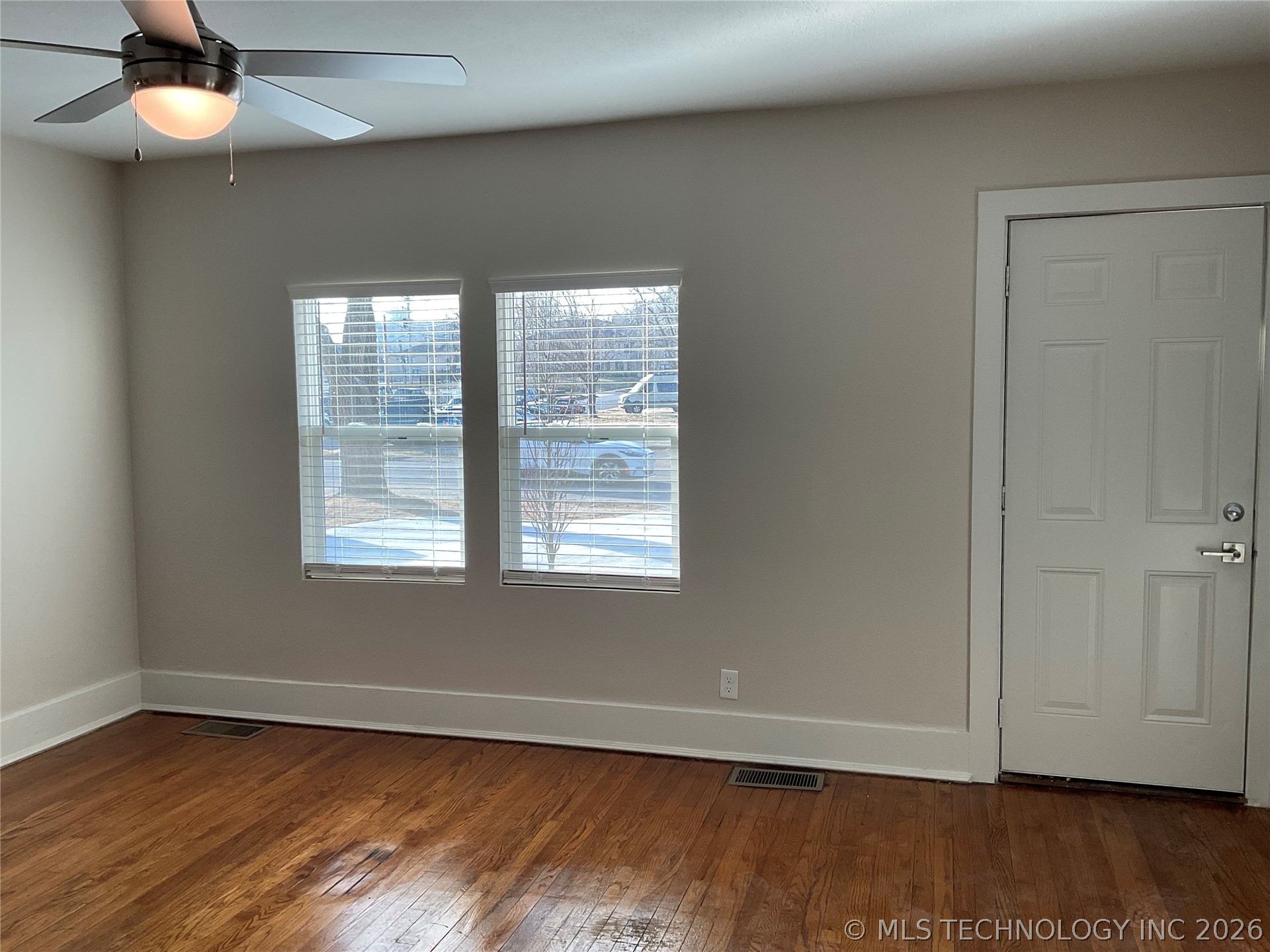 1349 E 6th Street Property Photo 4