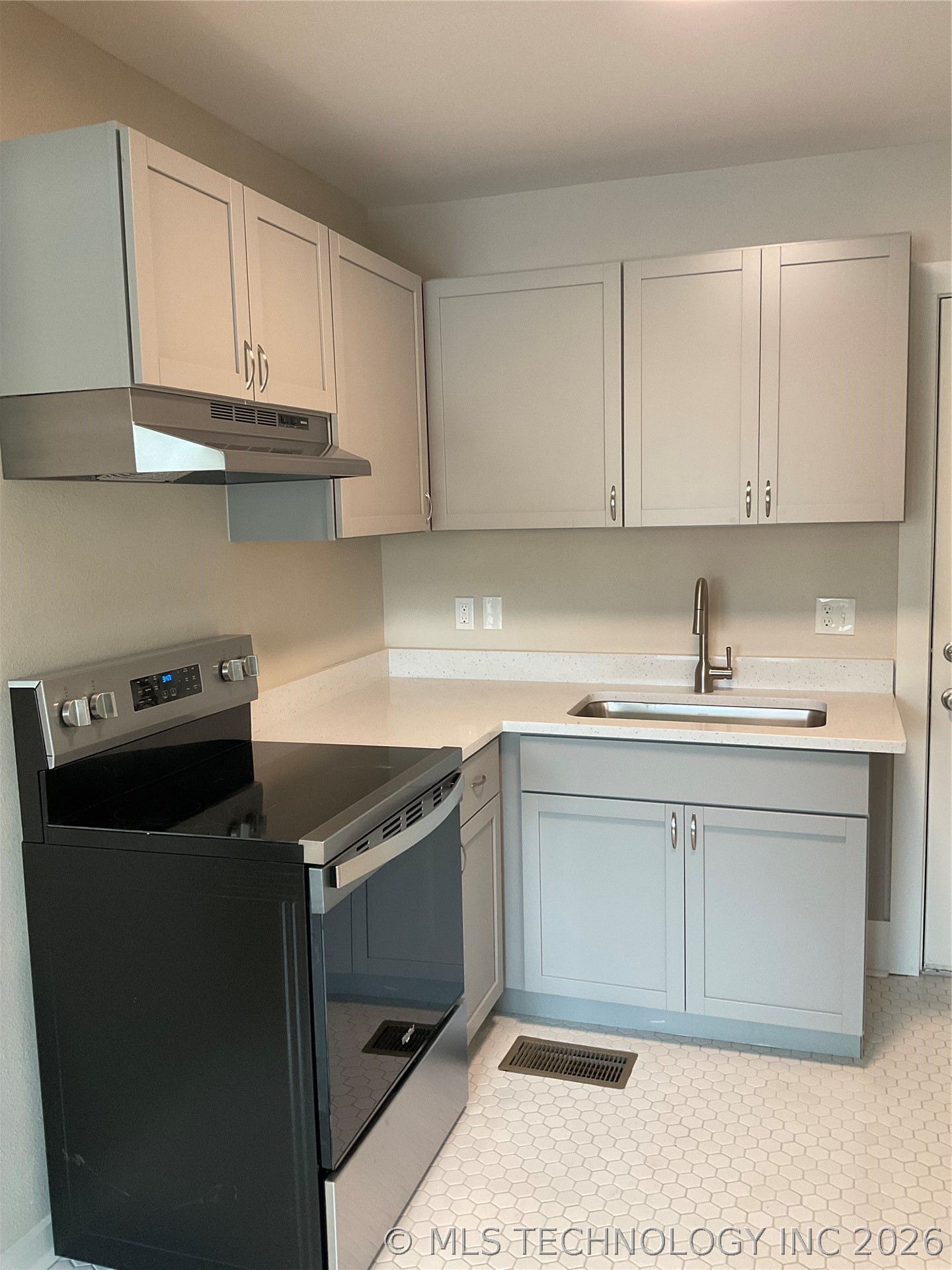 1349 E 6th Street Property Photo 8