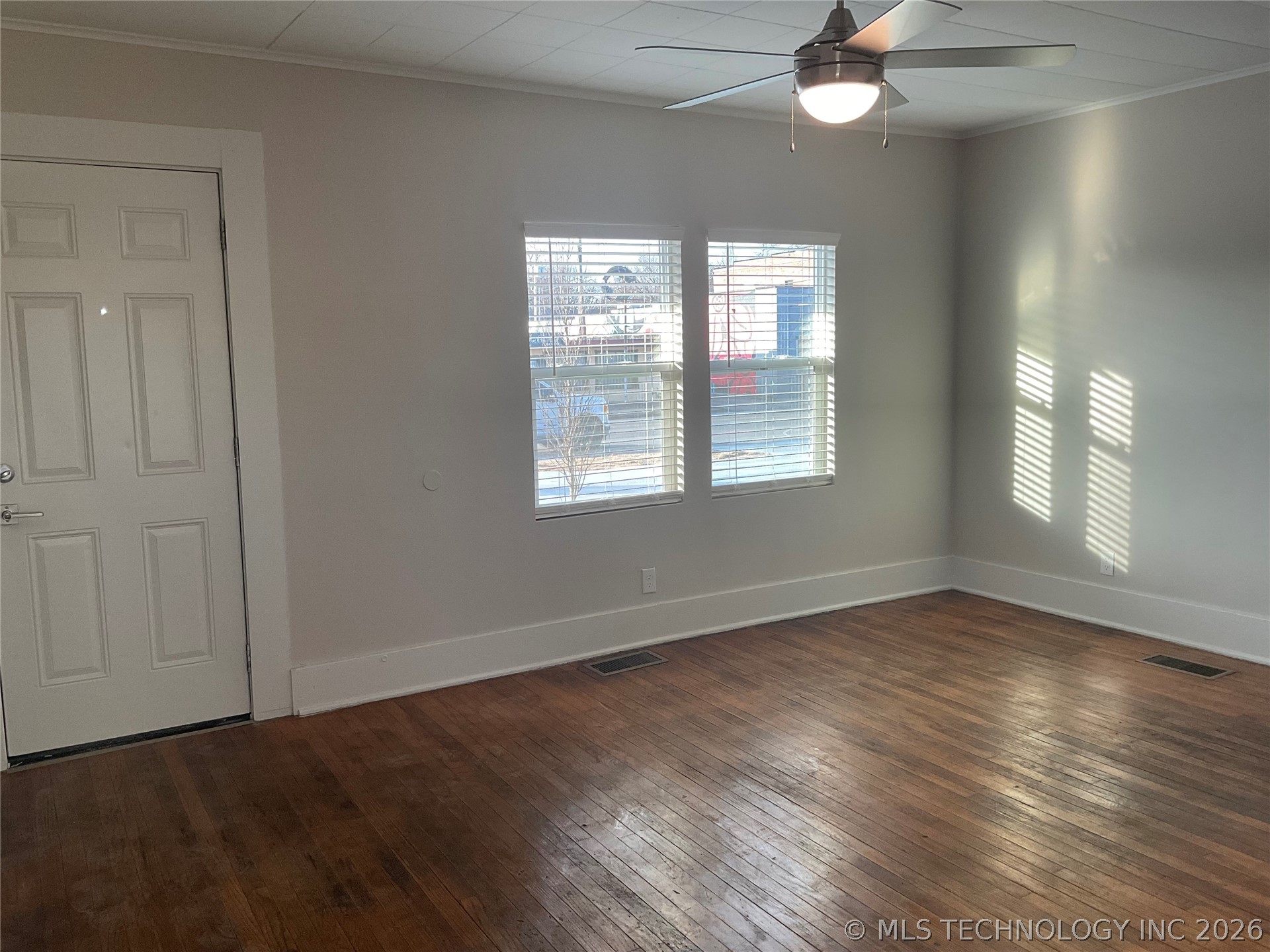 1351 E 6th Street Property Photo 4