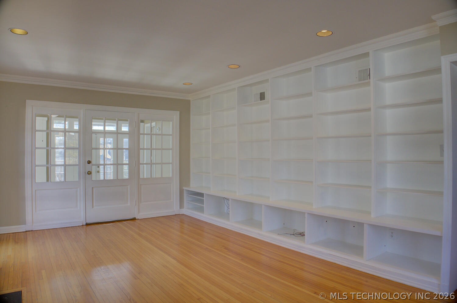 3015 S Madison Avenue Property Photo 6