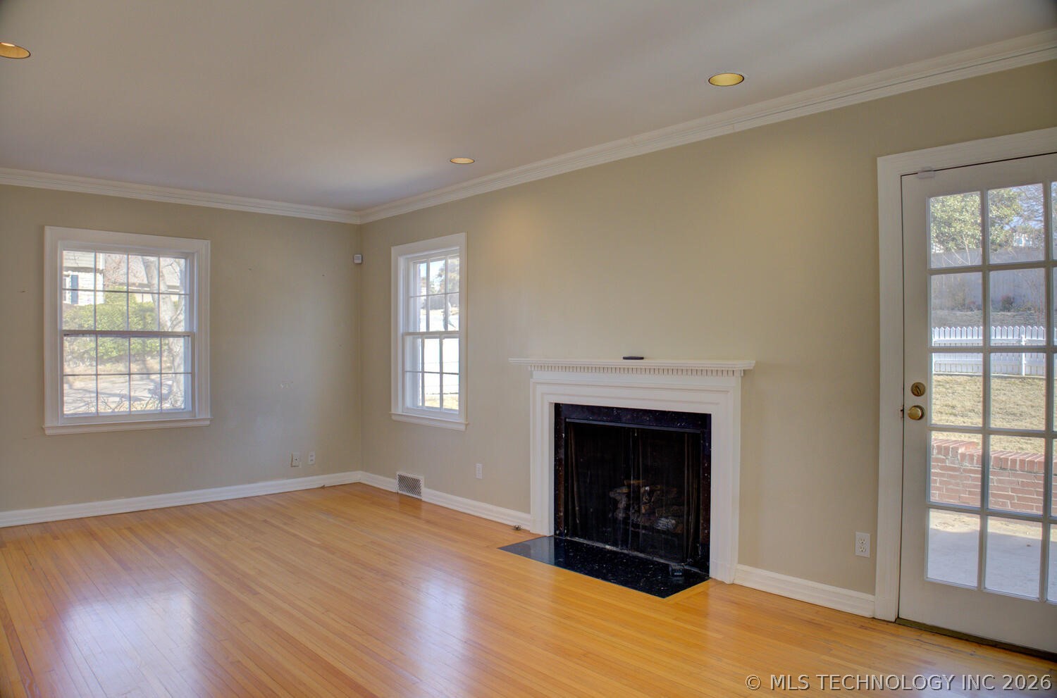 3015 S Madison Avenue Property Photo 8