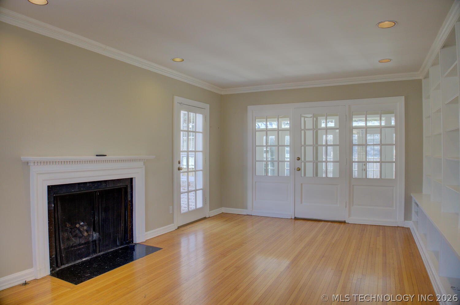 3015 S Madison Avenue Property Photo 9