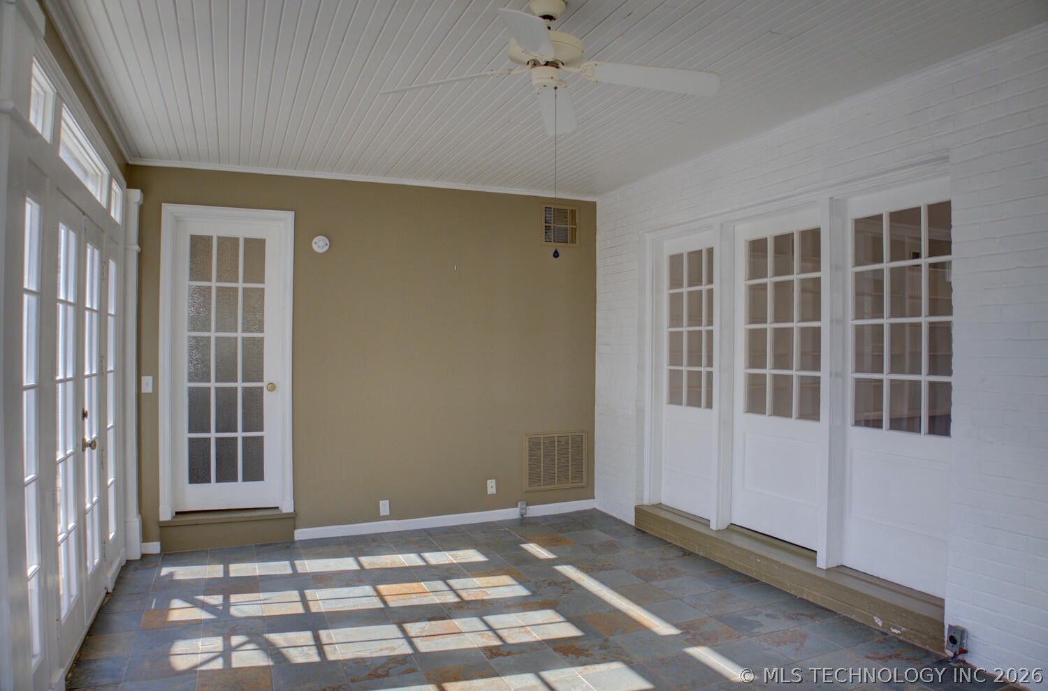3015 S Madison Avenue Property Photo 15
