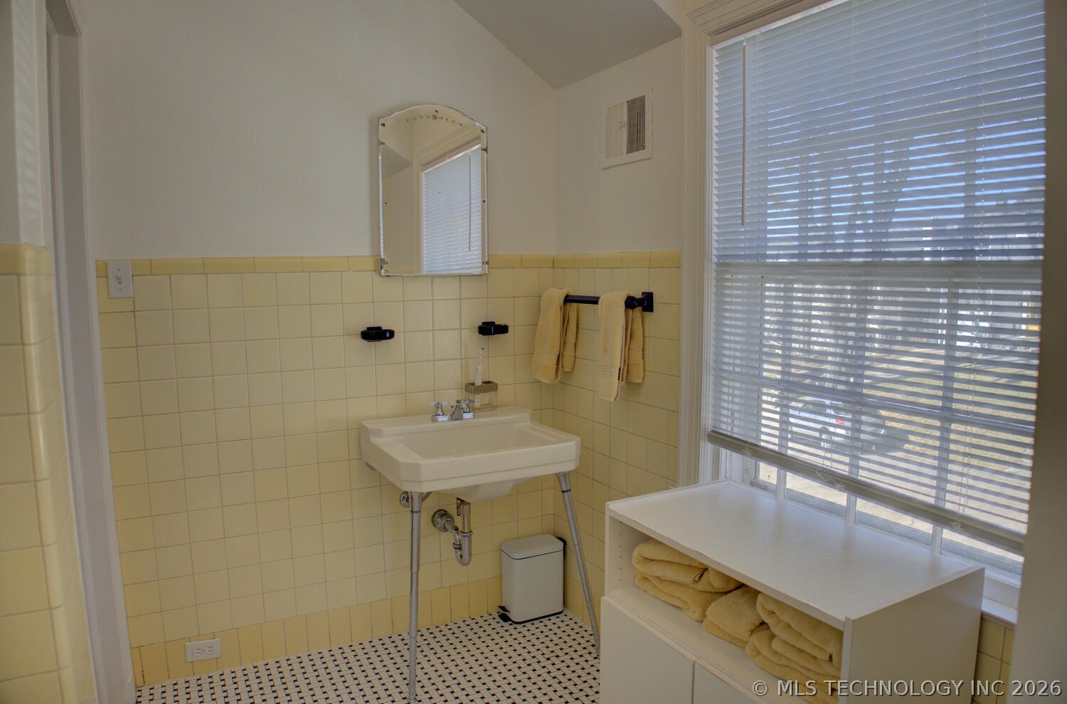 3015 S Madison Avenue Property Photo 43