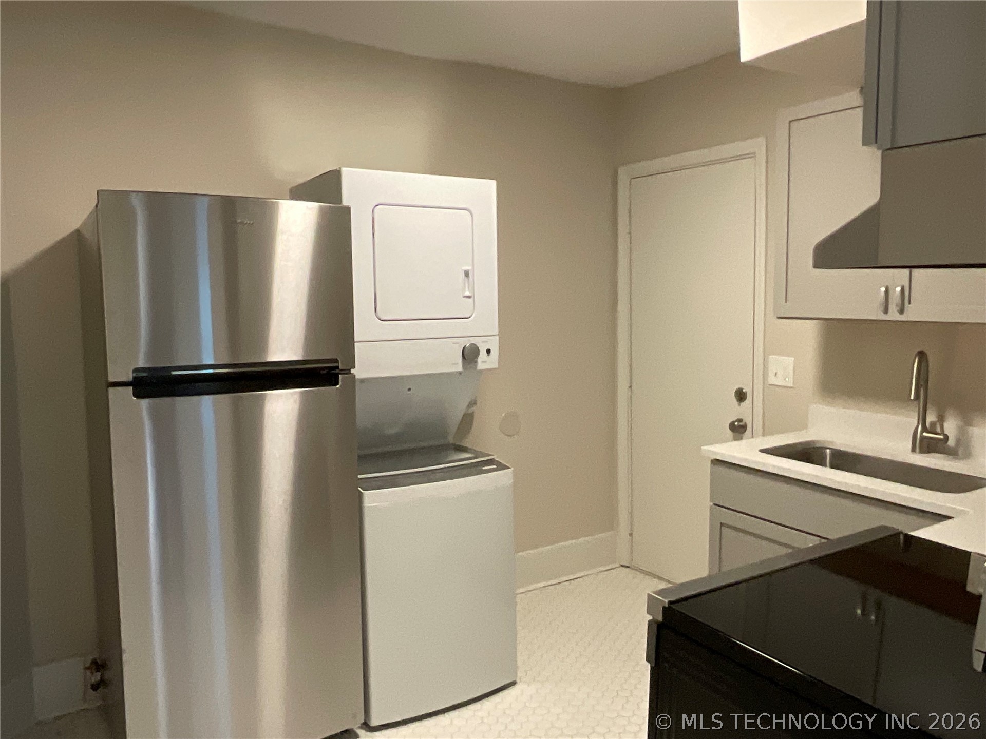 1347 E 6th Street Property Photo 7